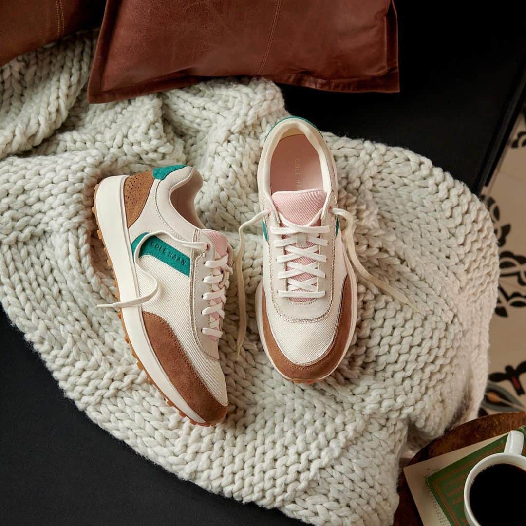 COLE HAAN JAPANのインスタグラム：「<グランドプロ ウェルズリー ランナー ￥27,500-> ランニングシューズとしてのパフォーマンスの高さをしっかり備えた抜群の軽さと快適さ、その上ストリートでも映えるスタイリッシュなデザイン、シューズへのこだわりと魅力を結集させたスニーカーです。  #ColeHaan #コールハーン #スニーカー #ファッションスニーカー #大人スニーカー #グランドプロ」