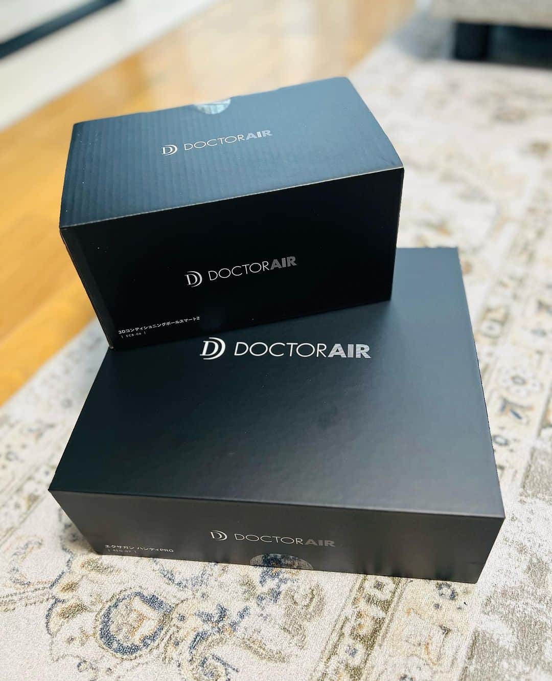 秋吉亮のインスタグラム：「@doctorair_official 様から新商品のエクサガン　ハンディPROと3Dコンディショニングボールスマート2を提供して頂きました🤩🙏  いつもありがとうございます😭💨  エクサガンは背中など届かない部分も届くようになっていて、自分でケアが出来るようになってるので、セルフケアが出来てとてもいいです✌️  また3Dコンディショニングボールスマート2も練習後やリモートワークで体の張りや疲れたとき、ストレッチで使うことで疲れが取れるので、練習後や仕事後に使ってみてください🤗⚾️  #doctorair #ドクターエア #エクサガンハンディpro #3dコンディショニングボールスマート2 #ストレッチ #筋トレ #筋肉 #トレーニング #スポーツ #ケア #セルフケア #肩こり #腰痛 #リフレッシュ #ヨガ #フィットネス #エクササイズ #新商品」