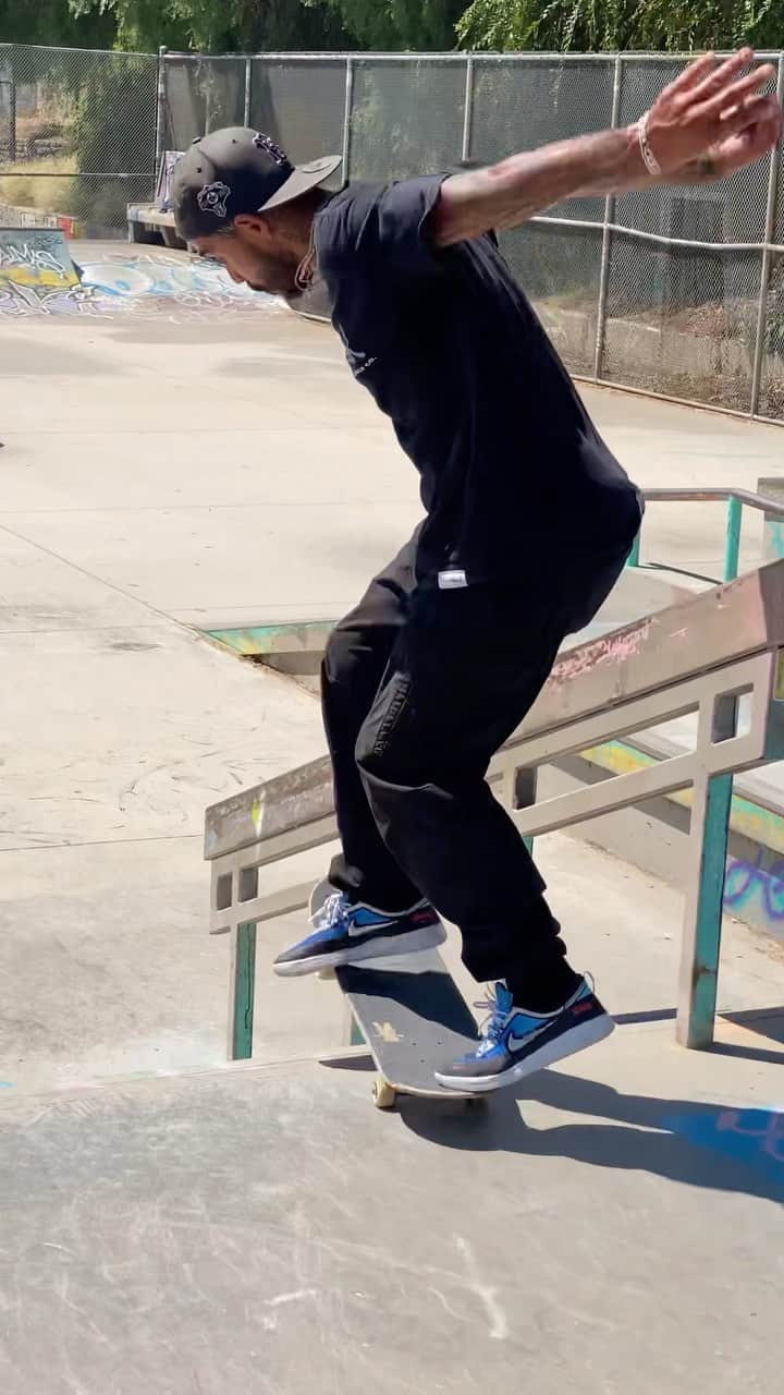 マニー・サンティアゴのインスタグラム：「🤷🏽‍♂️ 🎥: @garcias_finest_」