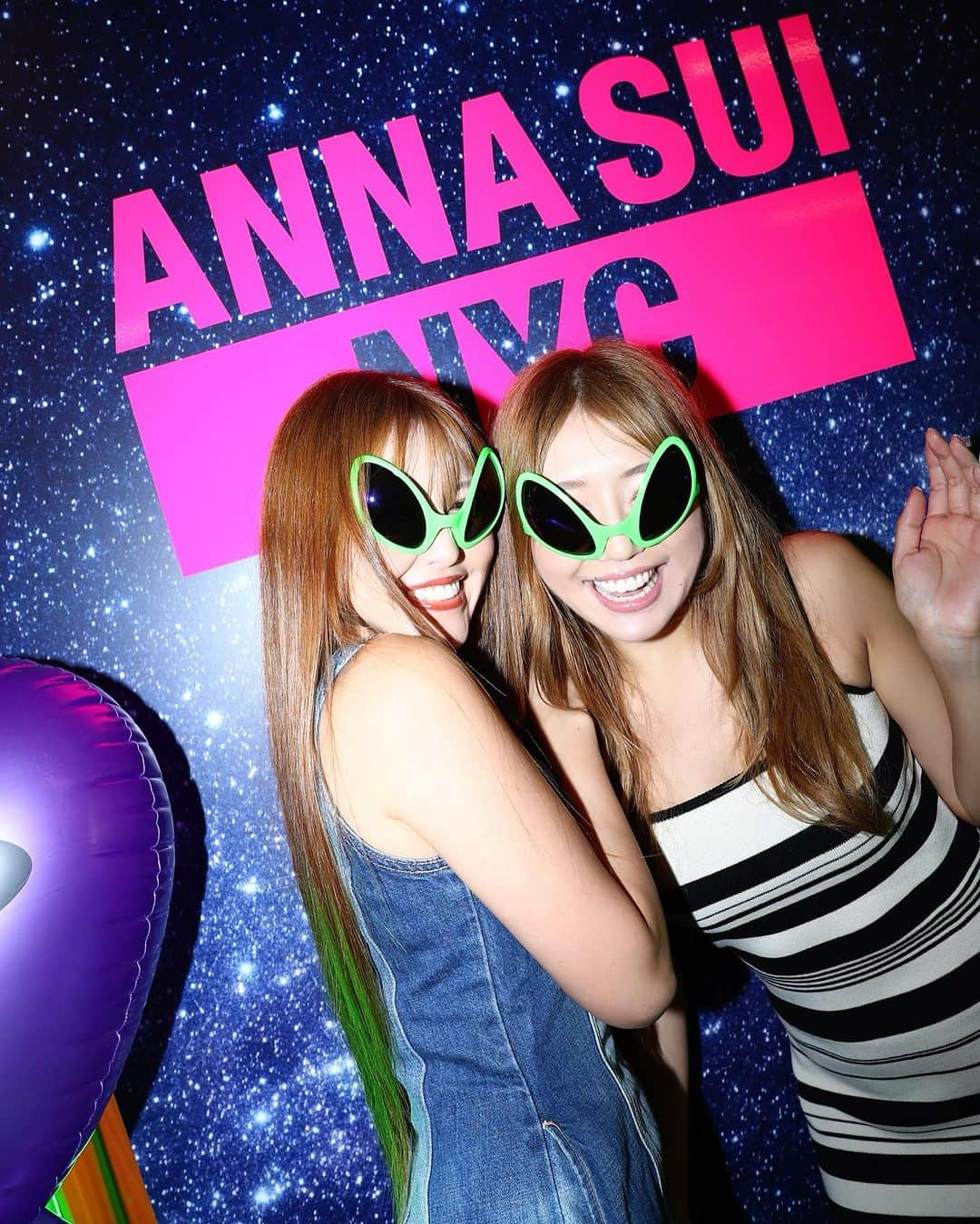 渡辺加和さんのインスタグラム写真 - (渡辺加和Instagram)「ANNA SUI NYC @annasuinyc 🩷💜💚 デビューおめでとうございます！！✨ お洋服も小物も、ぜーーーんぶがツボすぎました🧠🔥 こんな遊び心満載のスタイルがまたこの世に出てきてとっても嬉しい😱❤️‍🔥  どれもこれも可愛すぎて…爆買いしてしまいました… 結果、原宿で謎の宇宙人が👽めっちゃ買い物してるぞ🛍️！！！という感じで、人々から目を合わせられませんでした🥺  また着たらアップするねっ😙💕  #ANNASUINYC #かなへぇ #かずへー #ANNAへー」8月30日 12時28分 - watanabekazue