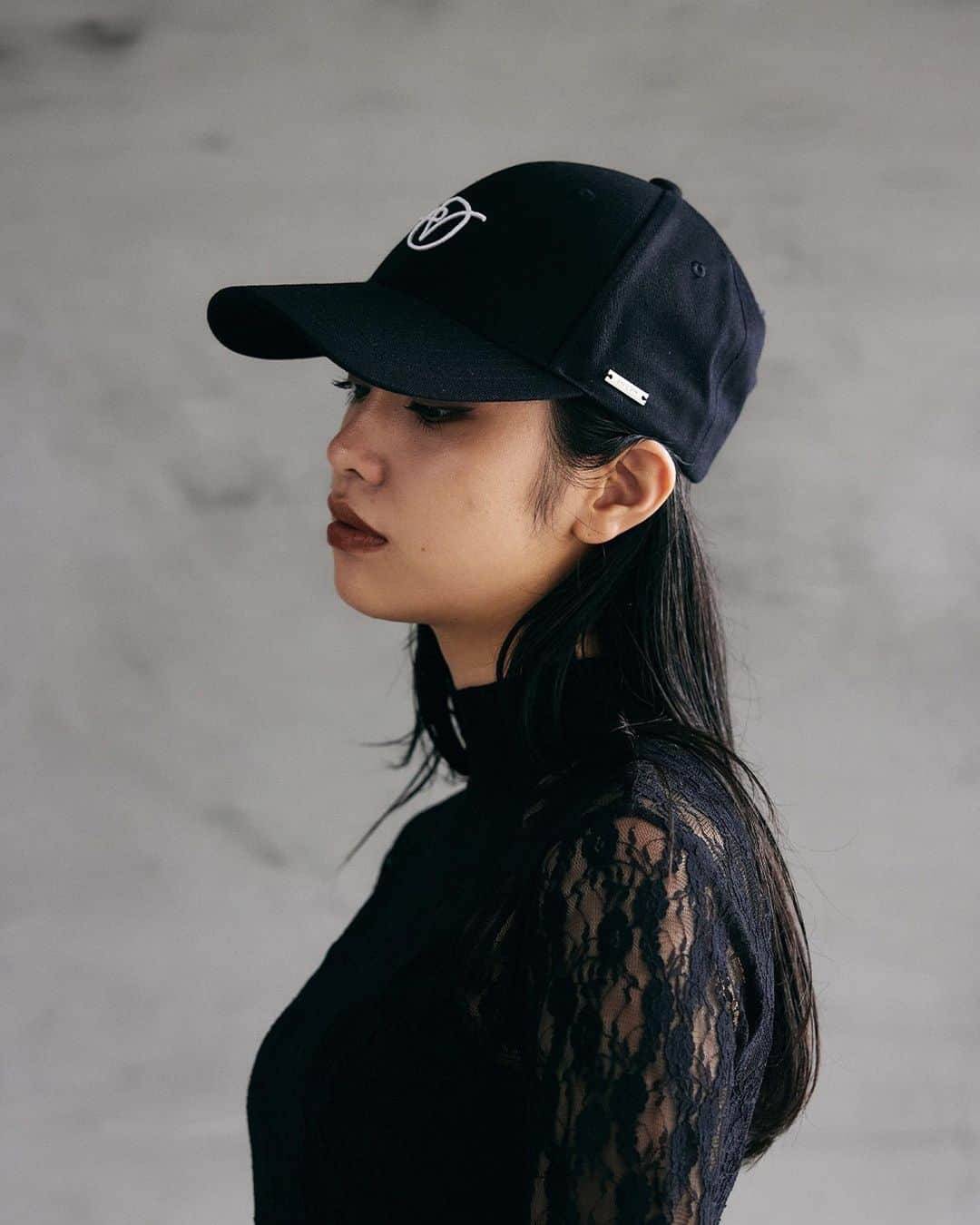 ENVYMのインスタグラム：「【𝐍𝐄𝐖 𝐀𝐑𝐑𝐈𝐕𝐀𝐋❤️‍🔥】 ⁡ ✔︎︎︎︎e-plate CAP color/WHITE/BEIGE/BLACK price/¥4,290 ⁡ ✅⁡9/2よりENVYM WEBSTOREで発売開始 ⁡ ---------------------------------------- ⁡ TGC出展決定✨️ ⁡ 第37回マイナビ東京ガールズコレクション2023AUTUMN/WINTER 開催日時：2023年9月2日（土）開場12:00,開演14:00,終演21:00（予定） ⁡ #ENVYM#2023AW」