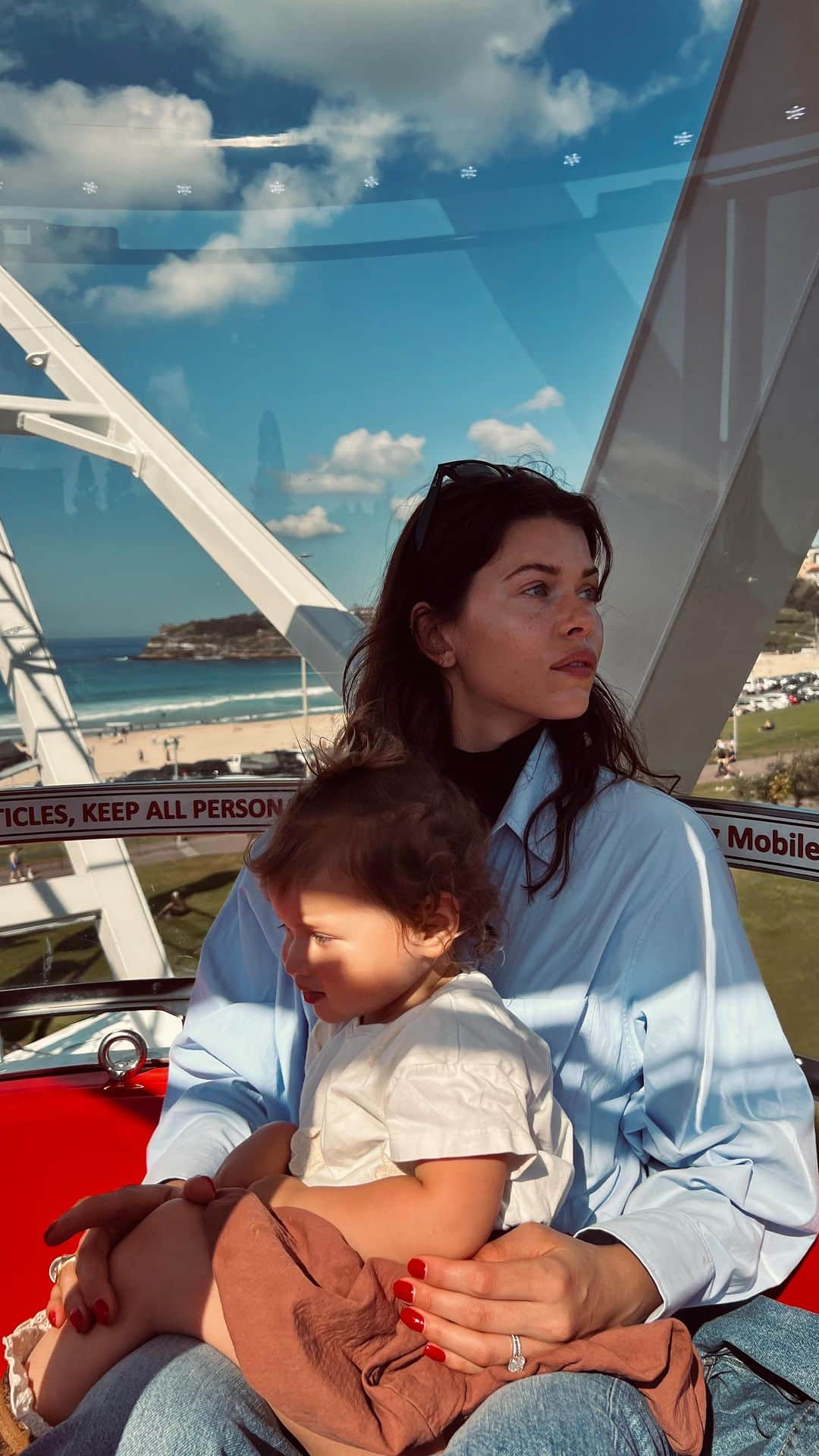 ジョージア・フォウラーのインスタグラム：「🎠🎡🎟️」