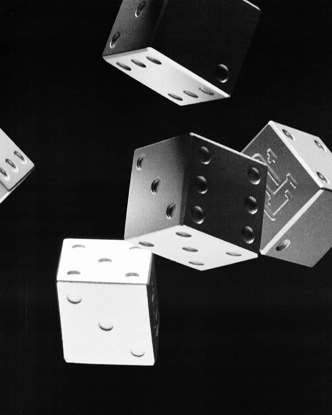 のインスタグラム：「Specially crafted for the winner's table.  Our monogram Dice Set comes in a pack of 6, made of heavyweight aluminum with beveled edges — and our custom Bicycle® playing cards feature graphic artwork designed in-house.  Now available online and at all Reigning Champ stores.」