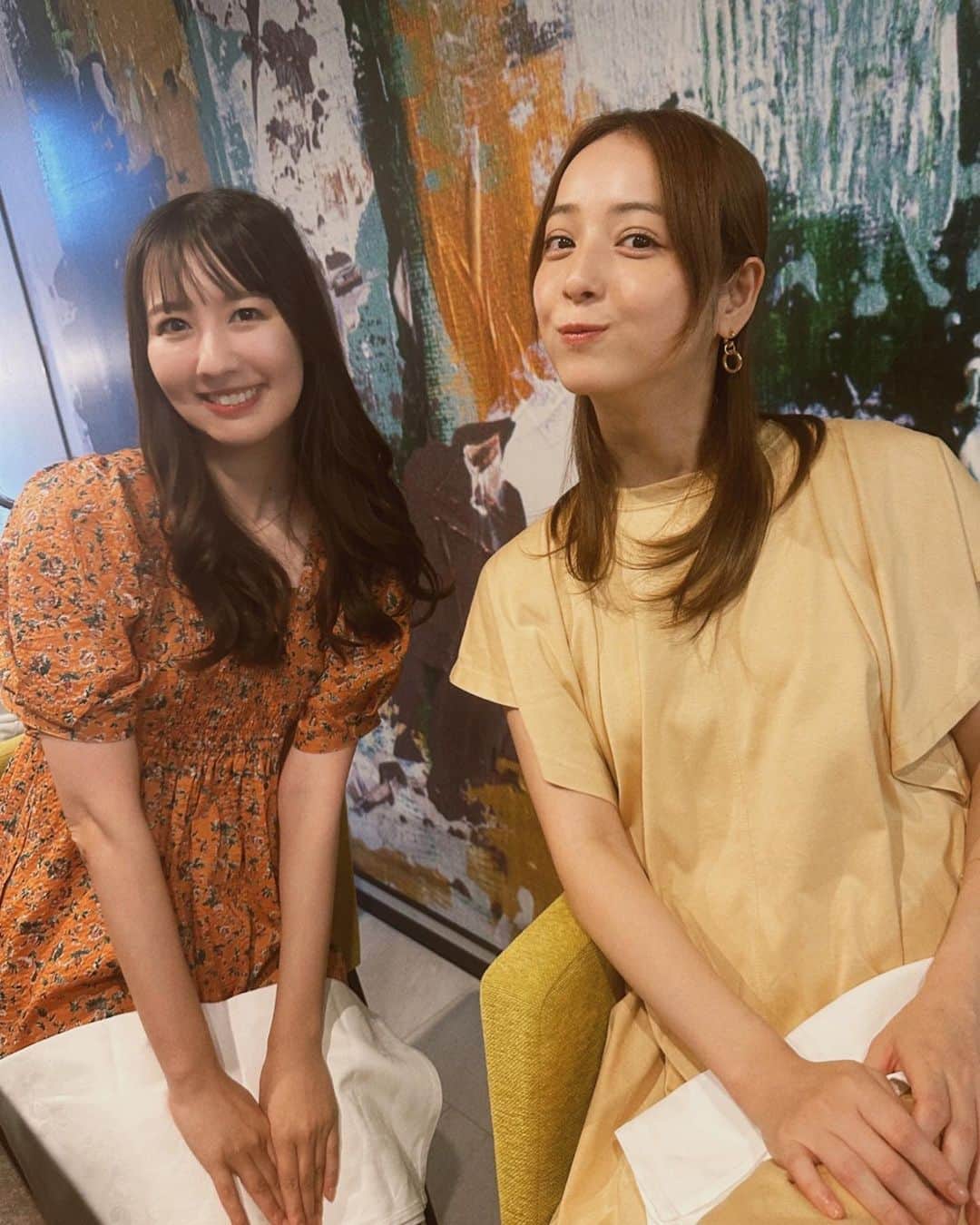 相場詩織のインスタグラム：「💖 ⁡ 大好きな希さんと秋田でごはんでした🫶 ⁡ 積もる話が沢山あって終始 ずっと笑っていた癒しの時間でした☺️ 大好きな人と食べるごはんって なんであんなに美味しいんだろう✨ ⁡ 7月の豪雨の時 大好きな秋田のために自分が今出来ることはなんだろうと必死に考え、情報を精査しながら発信していた時も真っ先に情報を一緒になってシェアしてくれた尊敬する秋田県人会の先輩。 第一線でご活躍されている方だからこそ、恐らくいろんな制約があっただろうに、"秋田のためなら"と即行動して下さった姿に私自身凄く救われました。 ⁡ 希さんと話していると心の底から秋田を愛しているのが伝わってきます✨ そんな希さんが今年TVで大曲の花火を全国に発信してくださっているのを観て"やはり強い想いは画面越しでも伝わってくるな"と感動していました☺️ ⁡ 会う度に"秋田を盛り上げるためにまた一緒に何かしたいね"と言って下さる希さん✨ いざという時に少しでもお力になれるように私も秋田で地道に頑張ります🔥  #佐々木希 さん #秋田 #秋田愛」