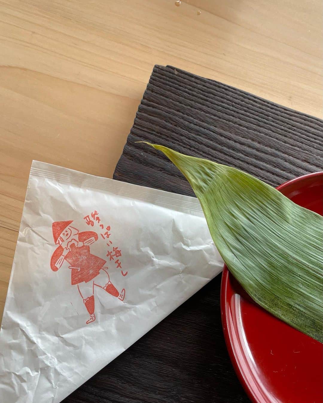 宮崎由加さんのインスタグラム写真 - (宮崎由加Instagram)「#ミツケル石川 ⁡ テレビ金沢「となりのテレ金ちゃん」 私も担当しているコーナーで ⁡ 今回は金沢市大樋町にある 「米粒万倍」さんに行ってきました🍙😆 ⁡ 「実家のお米が美味しすぎる！ 皆んなにも食べてほしい！」 という思いからお店をオープンしたとのこと。 ⁡ お味噌も手作りしているそうで 甘めのお味噌汁とっても美味しかったです💘 ⁡ こだわりと愛情たっぷりな 素敵なお店に出逢いました✨ ⁡ ⁡ #金沢グルメ #金沢旅行 #金沢ランチ #金沢モーニング #金沢おにぎり #石川グルメ #おにぎり専門店 #おにぎり屋 #米粒万倍 #金沢カフェ #金沢古民家 #古民家カフェ」8月30日 13時09分 - yuka_miyazaki.official
