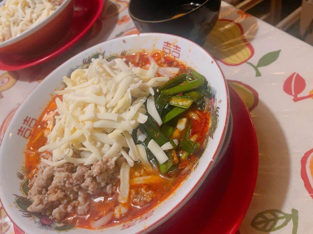 のインスタグラム：「らーめん記録🍜 1枚目は大阪 2.3枚目は福岡  大阪のとこはどハマりだったので大阪帰ったらまた行きたい🤤   #大阪ラーメン #福岡ラーメン #ラーメン」