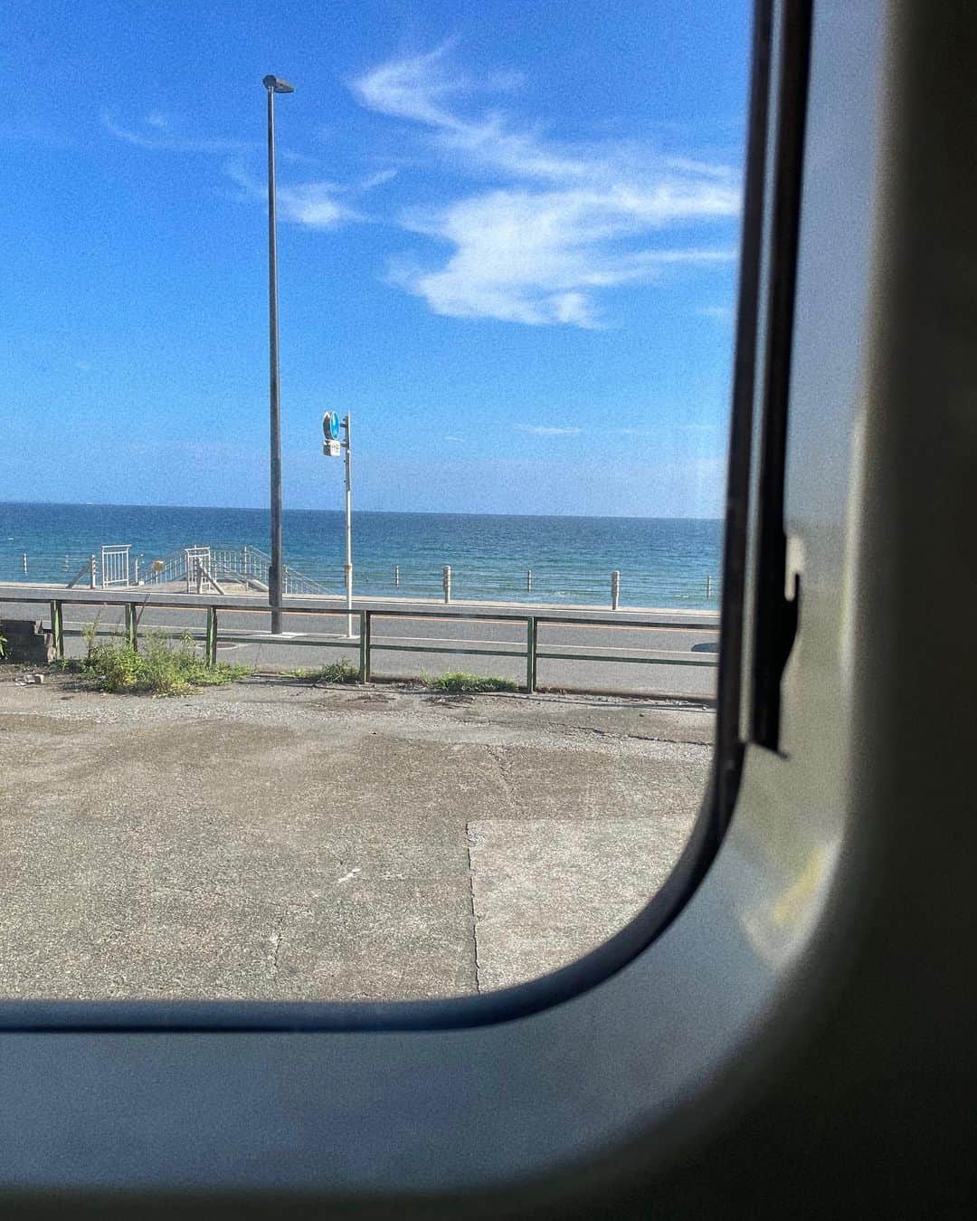 松本瞳さんのインスタグラム写真 - (松本瞳Instagram)「8月⛵️ あっという間、、😯久しぶりに江ノ電乗ったら楽しかったです。」8月30日 13時47分 - hitomi.mats