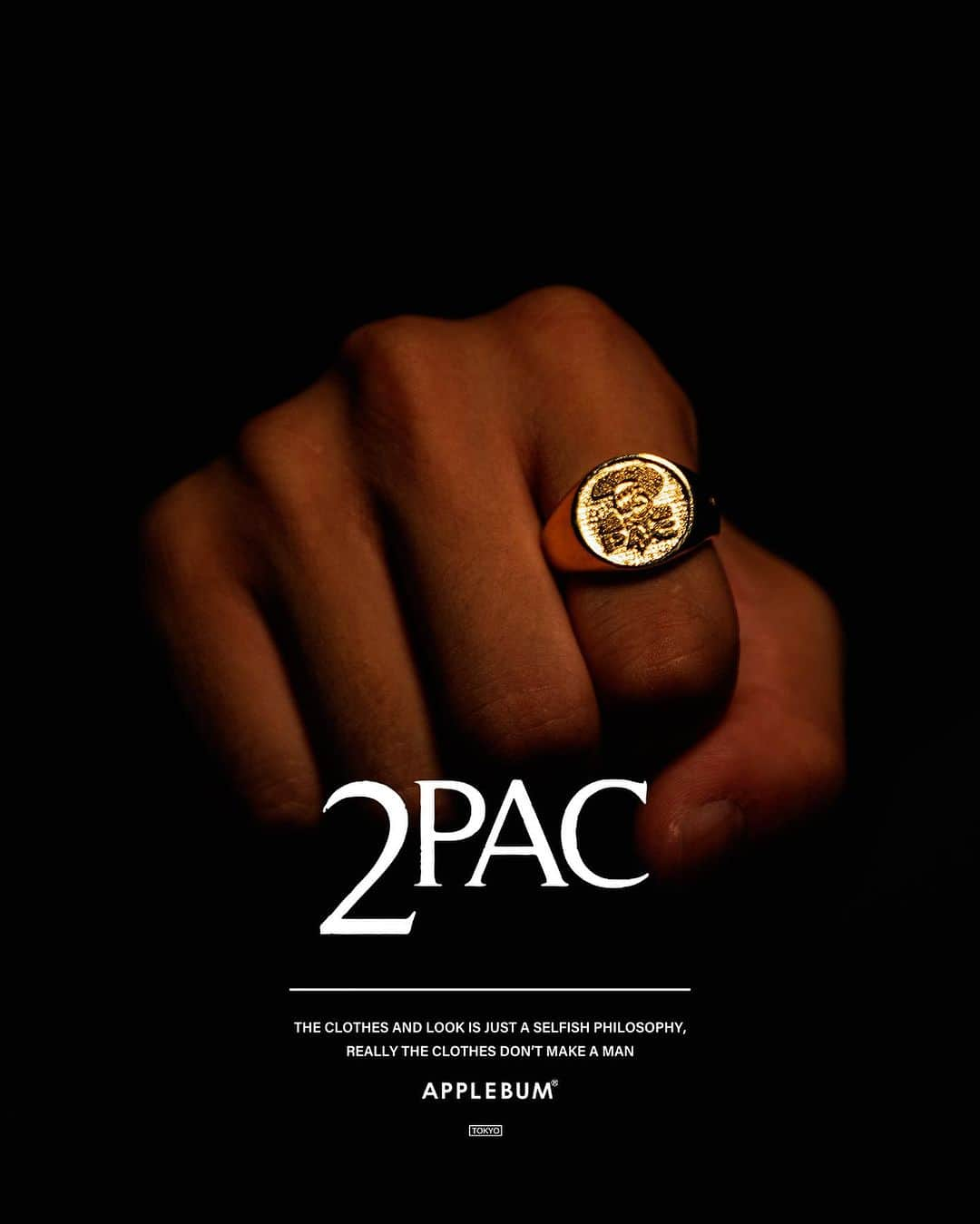 アップルバムさんのインスタグラム写真 - (アップルバムInstagram)「“2Pac" Special Collection 「Logo Ring [Gold] 」  シルバー925の本体に18Kゴールドをコーティング。 コーディネートのアクセントとして存在感を放ちます。 真鍮のようにサビがでず、半永久的に使用出来る一生もの。 徐々にゴールドの剥がれが出てきてもシルバーアクセサリーとしてお楽しみ頂けます。  @applebum_tokyo #applebum #2pac」8月30日 13時40分 - applebum_tokyo