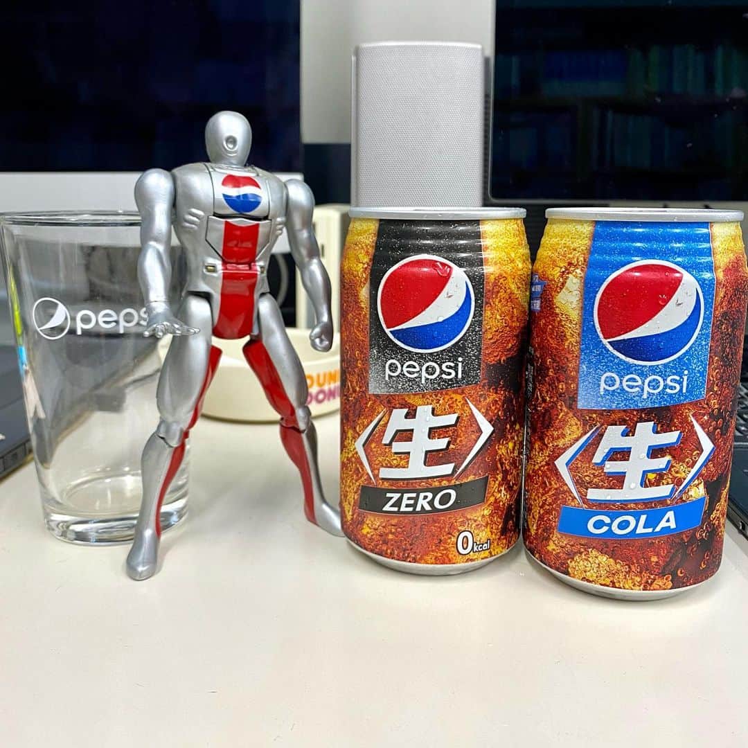 江口寿史のインスタグラム：「何を隠そう長年のペプシファンのおれが密かに推すPepsi生コーラ。これがホントに旨くて、ホントになかなか売ってないんだが、さすが通のペプシファンのおれは、吉祥寺のとある所にある、生COLAと生ZEROまで揃えてある夢のような自販機の存在を知っている。 残念ながらボクだけのシークレットなので、その場所は教えられない🤫」