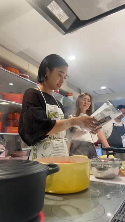 忍舞のインスタグラム：「ル・クルーゼ×忍舞×CKAお料理教室LIVE 最高に楽しいお料理教室✨」
