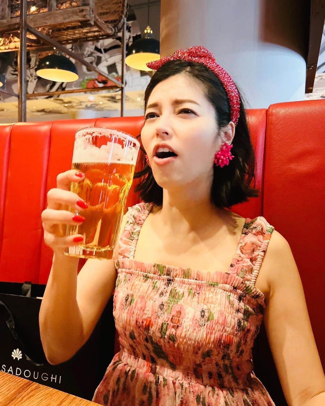 神田愛花さんのインスタグラム写真 - (神田愛花Instagram)「ビール、最高‼️🇺🇸🗽💕  #NYC #ニューヨーク #pink #ピンク #ビール #神田愛花」8月30日 14時16分 - aikakanda