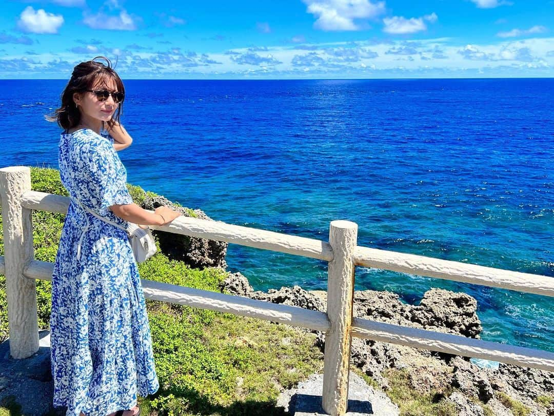 晴山由梨さんのインスタグラム写真 - (晴山由梨Instagram)「初めての宮古島🌺  ダイナミックな自然と、海の美しさに感動✨✨  海に入っていてふと周りを見ると、 足元に魚がたくさん泳いでいて大興奮しました🐟💕  童心に返って遊び尽くしたおかげで、一段と黒くなった私です👩🏽←  #宮古島 #南国 #海水浴 #旅 #島旅」8月30日 16時55分 - hareyama_yuri