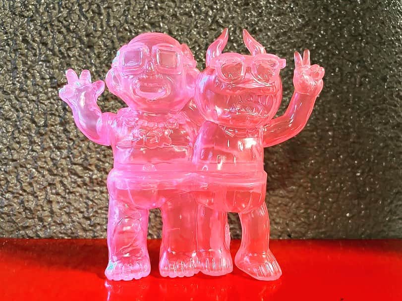 デハラユキノリのインスタグラム：「パインブルックギャラリーでカツマタさんとコラボ制作したソフビ、販売開始です〜 海外発送もできるようです。  https://zeromagazine.shop-pro.jp/?mode=cate&cbid=2880877&csid=0  #deharayukinori  #hanauta  #pinebrookgallery」
