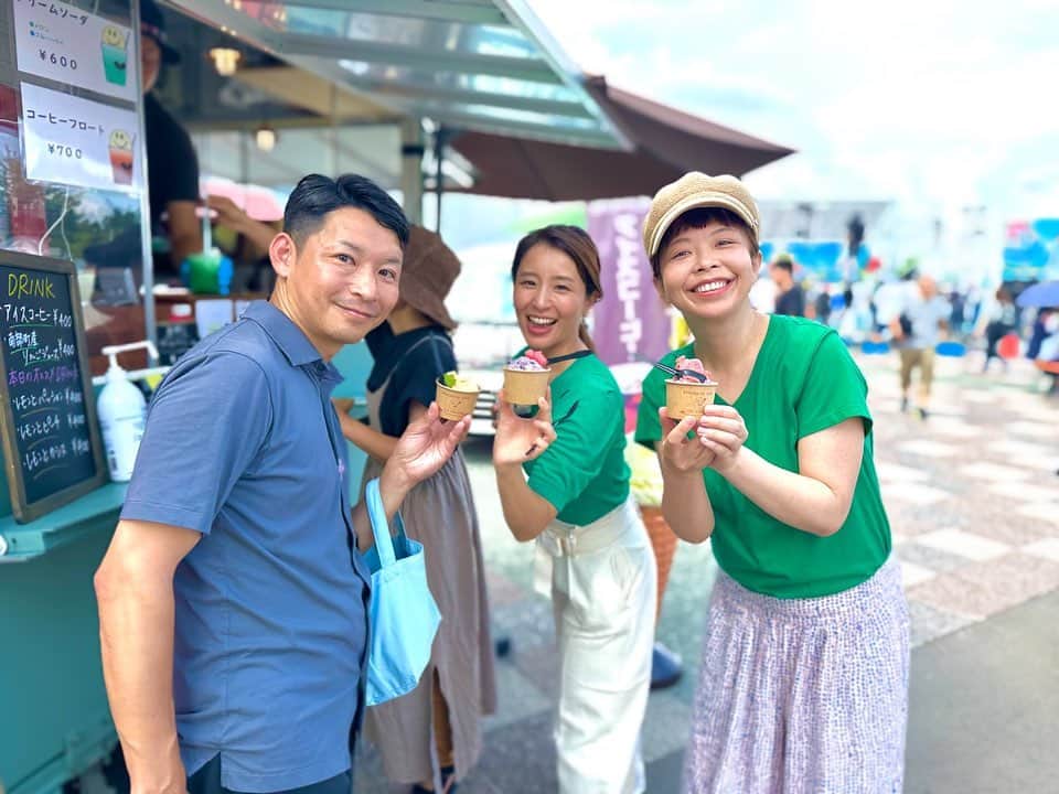 のインスタグラム：「. #ABA番組祭 日曜日は遊びに行ってきたよ🧝‍♀️  たまたま遭遇した 坂本アナ＆木邨アナが アイスを買ってくれました🍨  中井アナは キックオフ青森ブース⚽️  服部アナは アナウンサー体験ブース🎤  稲葉アナは トークショーMC🎤  藤原アナは 私の娘にナイスボール⚾︎  全員には会えなかったけれど、 ABAアナウンサーと触れ合える 楽しい一日でした😊」