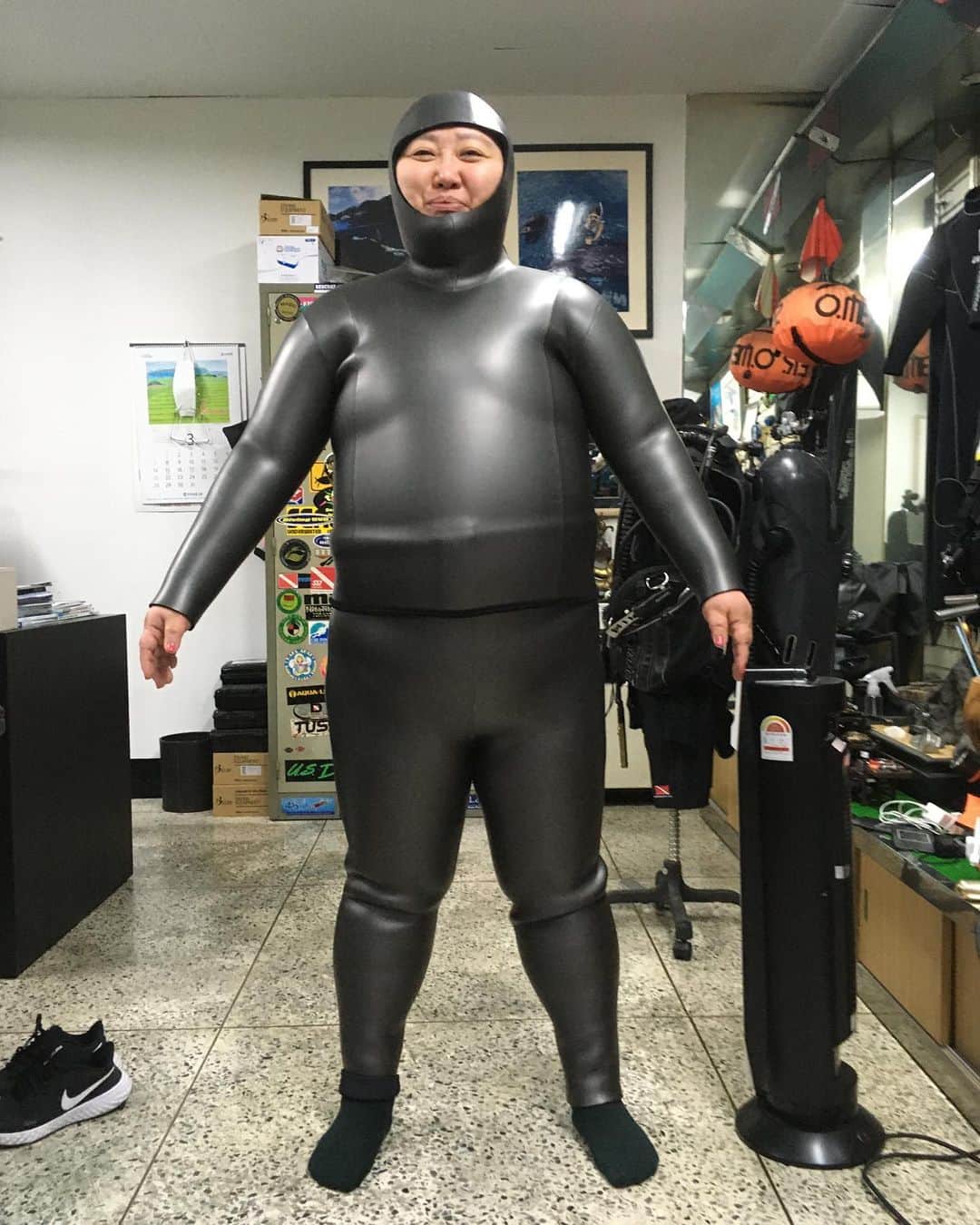 のインスタグラム：「#밀수  500만 기념하여 아껴둔 사진 한장 올립니다 (부끄러우니까 몰래 보세요😅) 뜨거운 성원!! 정말 감사합니다🙏」
