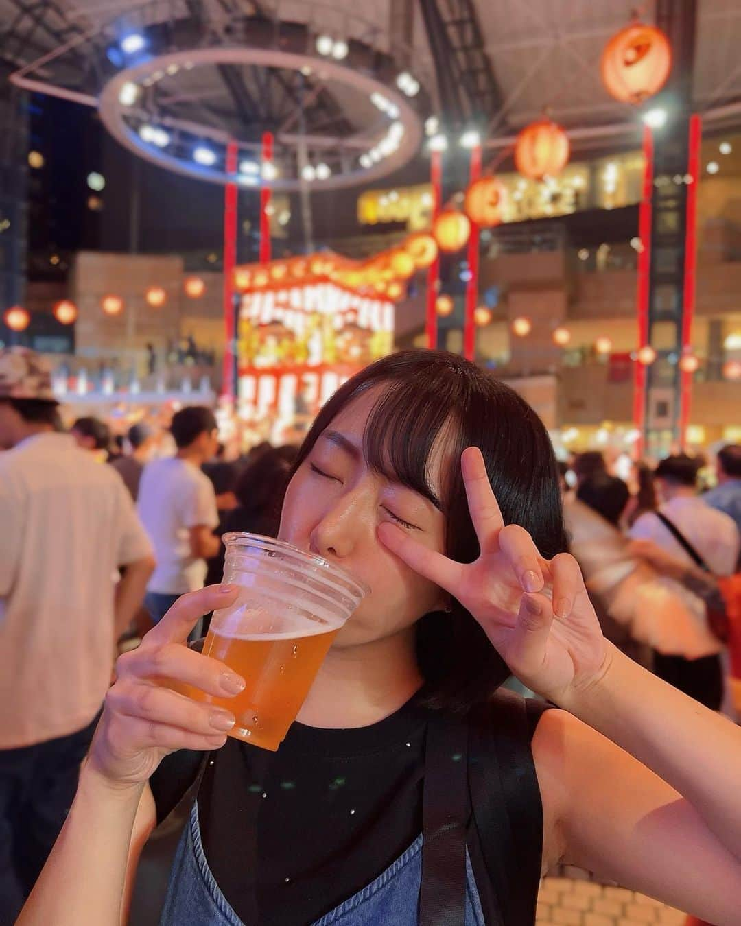 蒼井まやのインスタグラム：「. 親友とお祭り行きました お酒いっぱいのみました たのしかったです  #六本木ヒルズ #お祭り #お祭り写真部 #お祭りデート #夏っぽい #夏っぽいこと #酒クズ #酒飲み #酒飲み女子  #お酒好き女子 #お酒好きな人と繋がりたい #お酒大好き #飲みスタグラム #飲み好きな人と繋がりたい #飲みに行きたい」