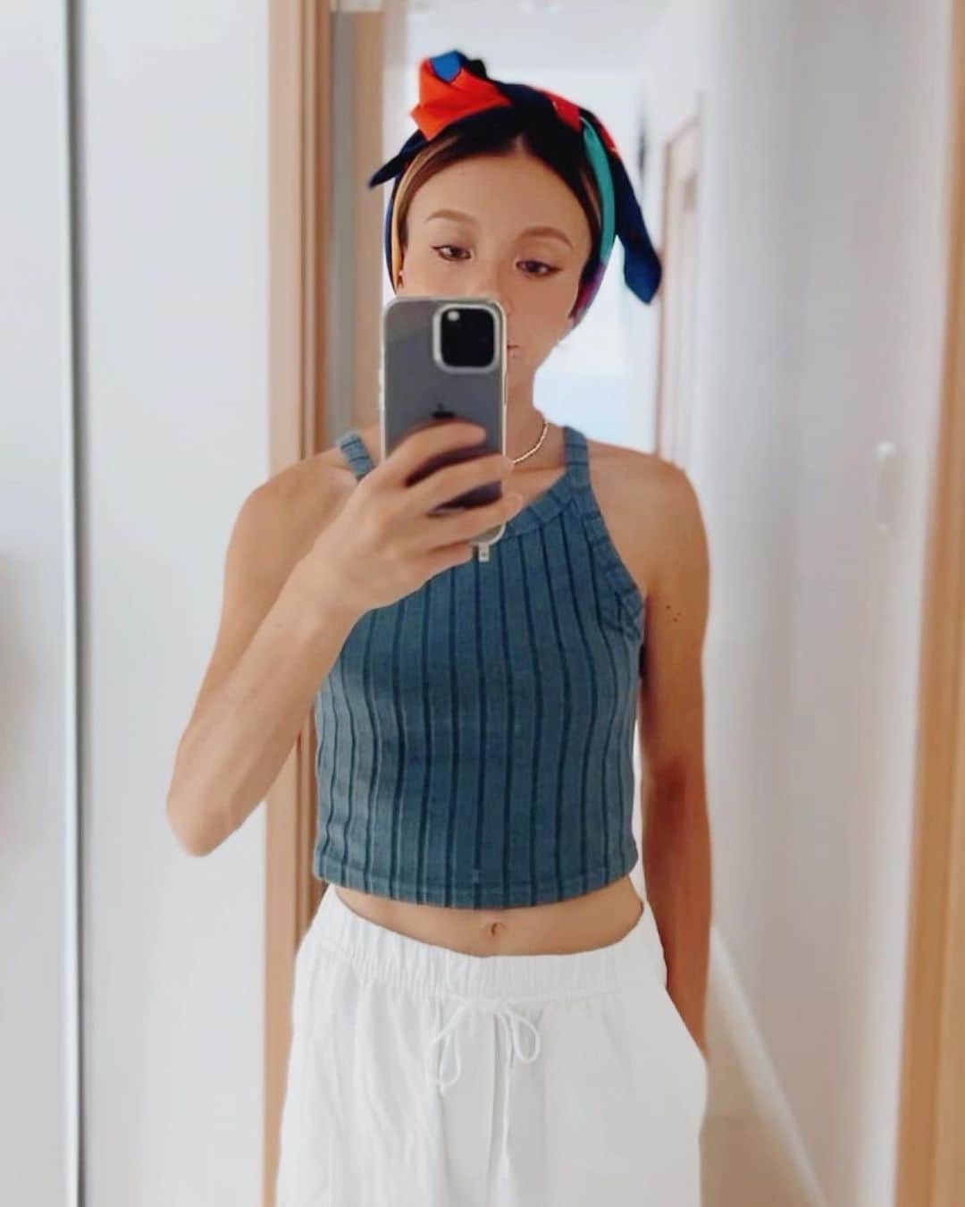 階上実穂のインスタグラム：「𝖲𝖧𝖤𝖨𝖭でサイズ選びはなかなか難しい。 トップス買ったら小さすぎて出べそ出ちゃう🤣でも肌触りはさいこー🫶🏽💗  #ootd #ootdfashion #fashionstyle #shein #purchase #summeroutfit #shein購入品 #キャミソール #ラフコーデ #シンプルコーデ #リラックスコーデ #30代コーデ #夏コーデ」