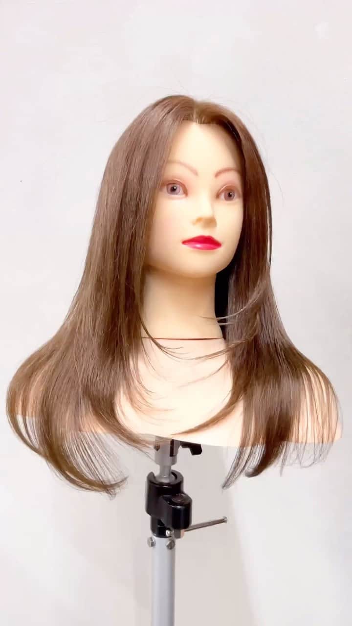 鶴谷和俊のインスタグラム：「顔まわりレイヤー💇‍♀️  #レイヤーカット #ハイレイヤー #レイヤーカット #前髪カット #おくれ毛 #おくれ毛カット #ヘアアレンジ #ヘアアイロン #カールアイロン #ヘアカット #カット #髪型 #bob #hair  #hairstyle #hairstyles #hairstyleideas #hairstylest #hairstyleoftheday #hairstyle #hairstylevideo #hairstyletutorial #긴머리레이어드컷  #긴머리레이어드펌  #레이어드컷  #레이어드펌  #c컬  #여자머리  #여신머리  #하움 #허그컷  #허그펌」