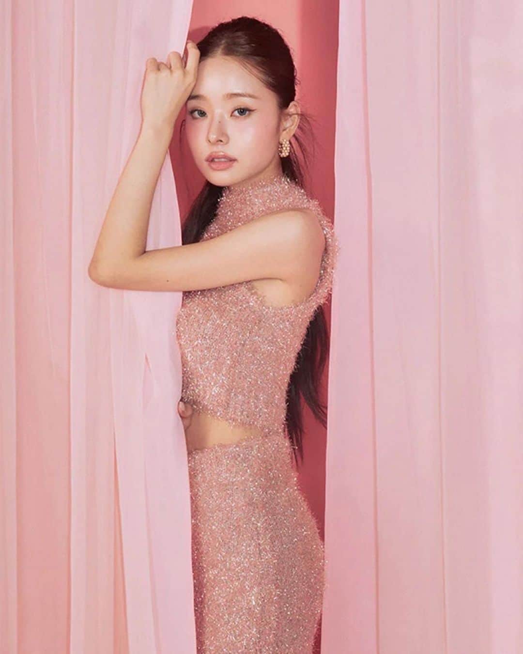 FASHIONWALKERのインスタグラム：「【eimy istoire】  大注目の韓国YouTuber #ソンジア を シーズンモデルに迎えて秋冬の先行アイテム発売中💗 ⁡  ———————————— 秋の先行予約も続々スタート！ 多数ブランドが新作販売スタートしてます！ FASHION WALKERのトップページからチェックしてみて ———————————— ⁡ #eimyistoire #エイミーイストワール #ソンジア #songjia」