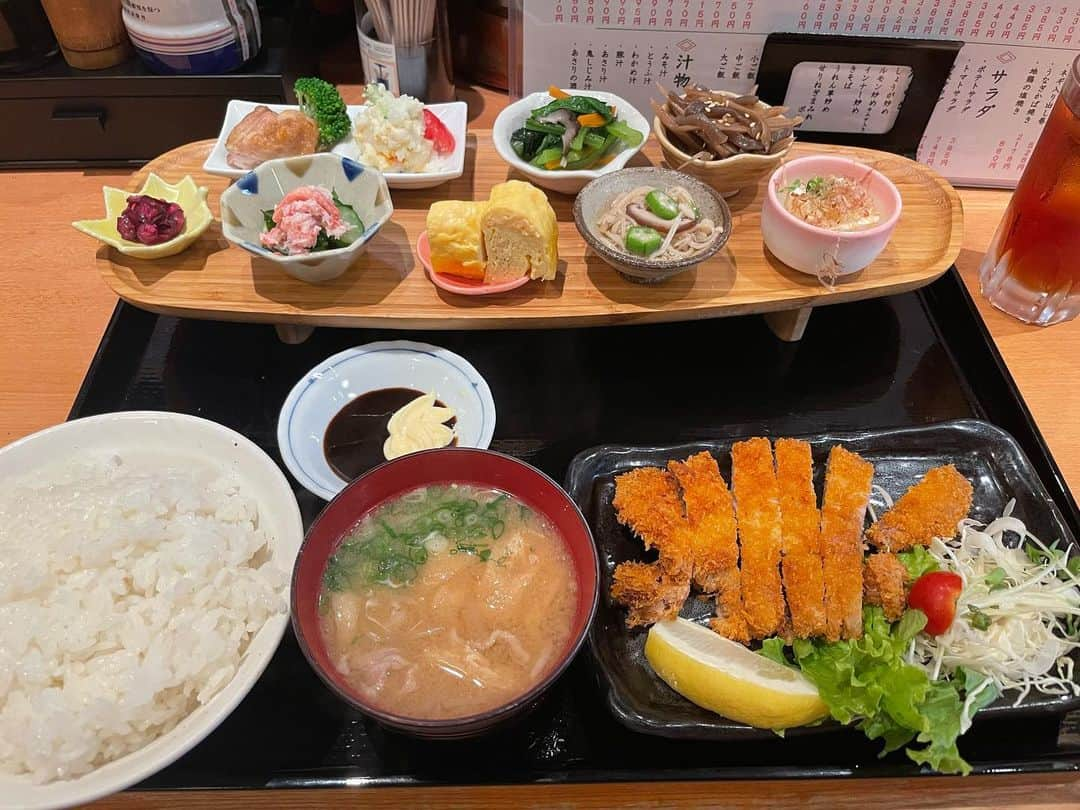 黒瀬純のインスタグラム：「大阪行ったらやっぱり竜田屋！ 全部の栄養が入ってる様な定食！ ご馳走さまでした #竜田屋」