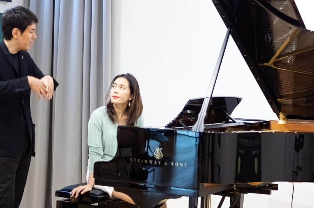 金子三勇士さんのインスタグラム写真 - (金子三勇士Instagram)「Photos of the Master class in Ho Chi Minh city. @steinwayvn @vietthuong.music   Special thanks to @steinwayandsons and @steinway_tokyo  #Steinway #Spirior #Vietnam #HoChiMinh #SteinwayShowroomHoChiMinh #SteinwayArtist #MiyujiKaneko #Concert #piano #pianist #Masterclass #celebration  #ピアニスト #金子三勇士 #スタインウェイ  #スタインウェイアーティスト #コンサート #マスタークラス #CM撮影 #ベトナム #ホーチミン」8月30日 15時54分 - miyujikaneko_official