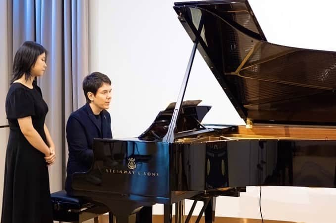 金子三勇士さんのインスタグラム写真 - (金子三勇士Instagram)「Photos of the Master class in Ho Chi Minh city. @steinwayvn @vietthuong.music   Special thanks to @steinwayandsons and @steinway_tokyo  #Steinway #Spirior #Vietnam #HoChiMinh #SteinwayShowroomHoChiMinh #SteinwayArtist #MiyujiKaneko #Concert #piano #pianist #Masterclass #celebration  #ピアニスト #金子三勇士 #スタインウェイ  #スタインウェイアーティスト #コンサート #マスタークラス #CM撮影 #ベトナム #ホーチミン」8月30日 15時54分 - miyujikaneko_official