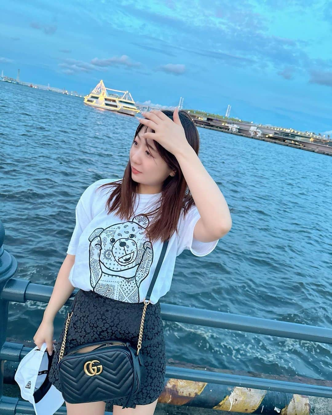 新矢皐月のインスタグラム：「ちょっと前の横浜🎡 夕方がとってもきれいだった..♡  Tシャツ @rarete2015 さん くま可愛いぃ  Tシャツ楽で好きだなぁ」