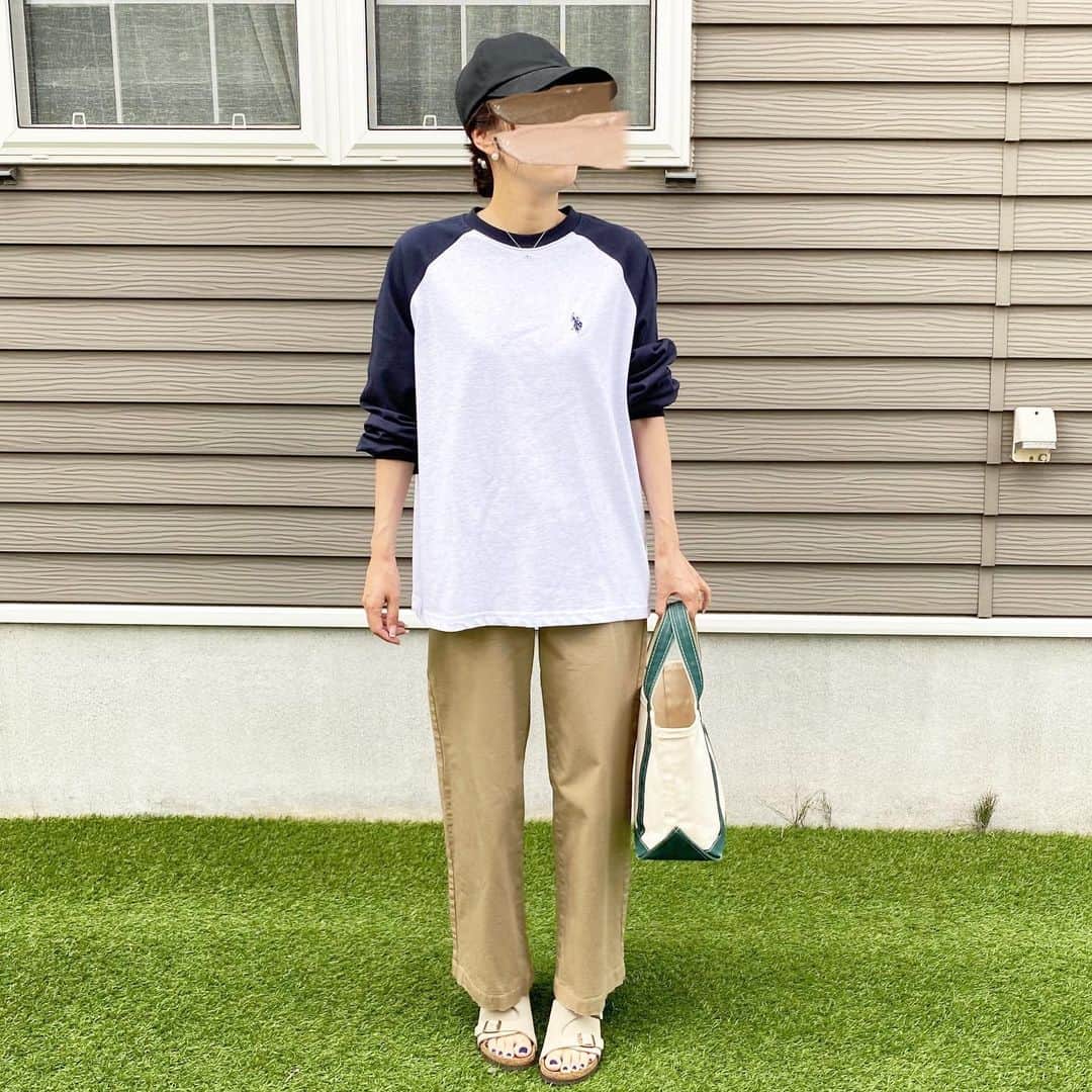 のインスタグラム：「🧢 ・ 久しぶりにラグランT 着ました☺︎ ネイビーとグレーの組み合わせ可愛い♡ 秋のサッカー応援コーデ⚽️📣♩︎ ・ ✔︎ U.S.POLO ASSN 別注だぼそでカラーロンT 今ならお得にZOZOTOWN買えます☺︎ ・ @wego_zozo  @wego_official  @zozotown ・ ・ #pr #wego #ウィゴー #wego_ootd #ロンTコーデ #coordinate #コーディネート #コーデ #今日の服 #シンプルコーデ #プチプラコーデ #ママコーデ #着回しコーデ #無印良品 #llbean #ロカリ」