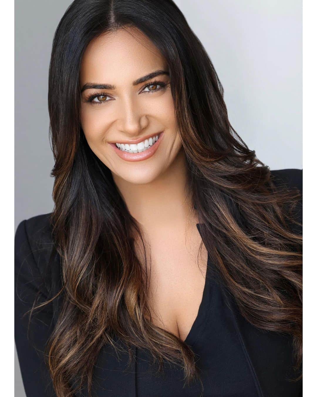 ドナ・フェルドマンのインスタグラム：「🎬 #smile ( it’s a real one when @kennethdolinphotography is making you laugh so much )」