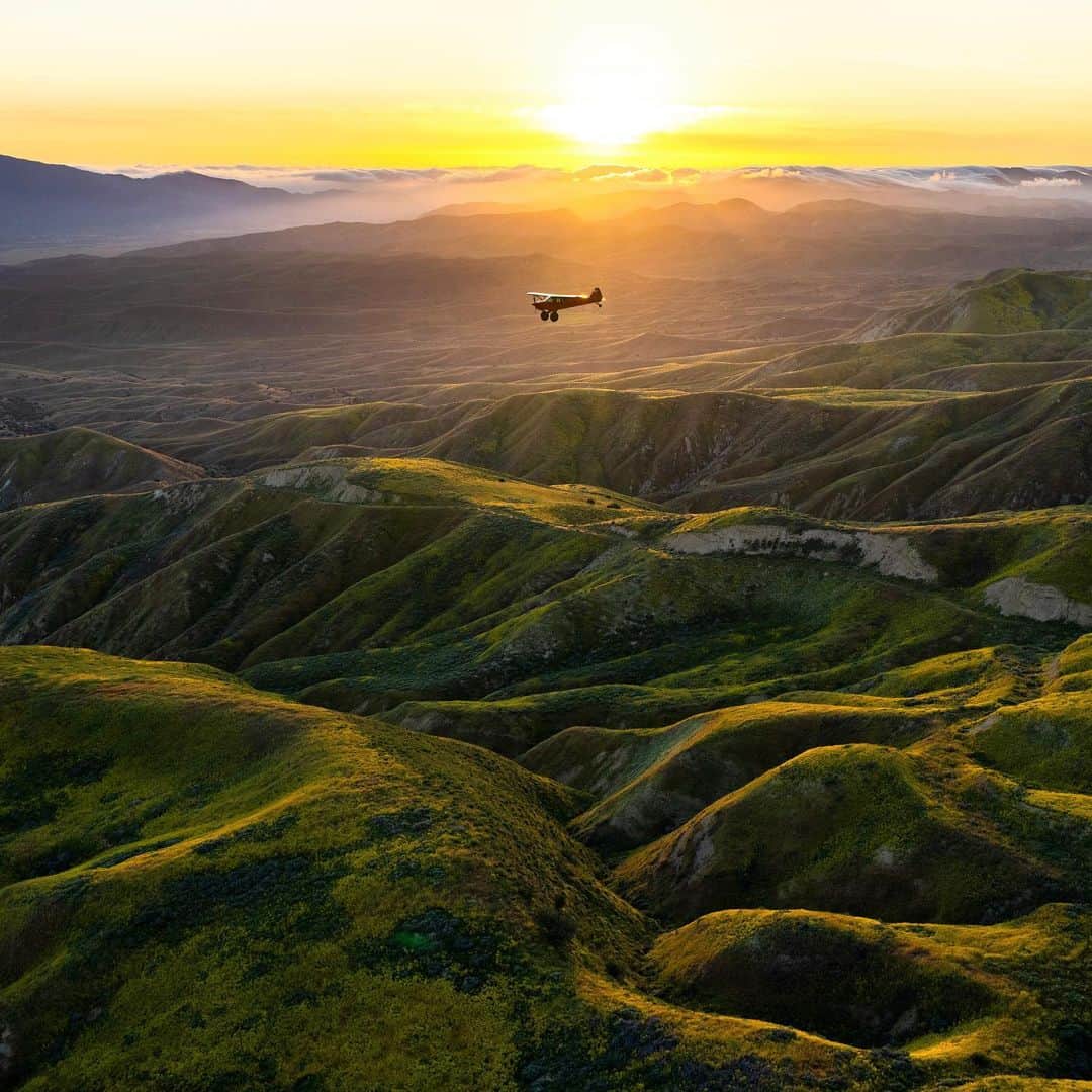 クリス・バーカードのインスタグラム：「Over the years, I’ve been lucky enough to judge several outdoor photography contests and I’m always blown away at the unique submissions and creativity of the work I get to see.  Another contest just rolled around this year hosted by my friends at @dbjourney (new special collaboration also coming soon with them I’m excited to share more about).   Enter your best Creative Outdoors shot to win a trip to Iceland for a fully paid photography adventure weekend.  September 3rd is the last day to submit so make sure to check out the link the @dbjourney bio and submit before then. Good luck !」