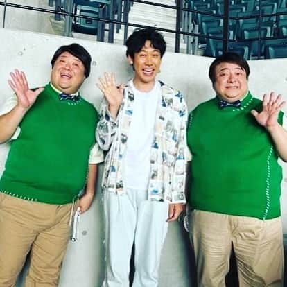 彦摩呂のインスタグラム：「お知らせです〜  8/31(木)20:00〜 TBS「#モニタリング」 久しぶりの #コス摩呂 企画に 私、彦摩呂も出演させていただきます…！  黒染めスプレーして 私がコス摩呂に寄せにいっております！  笑😆  どうなる事か‼️  笑😆 wwwwwww  是非、ご覧下さいませ〜  #彦摩呂 #コス摩呂 #大泉洋 #モニタリング #tbs」