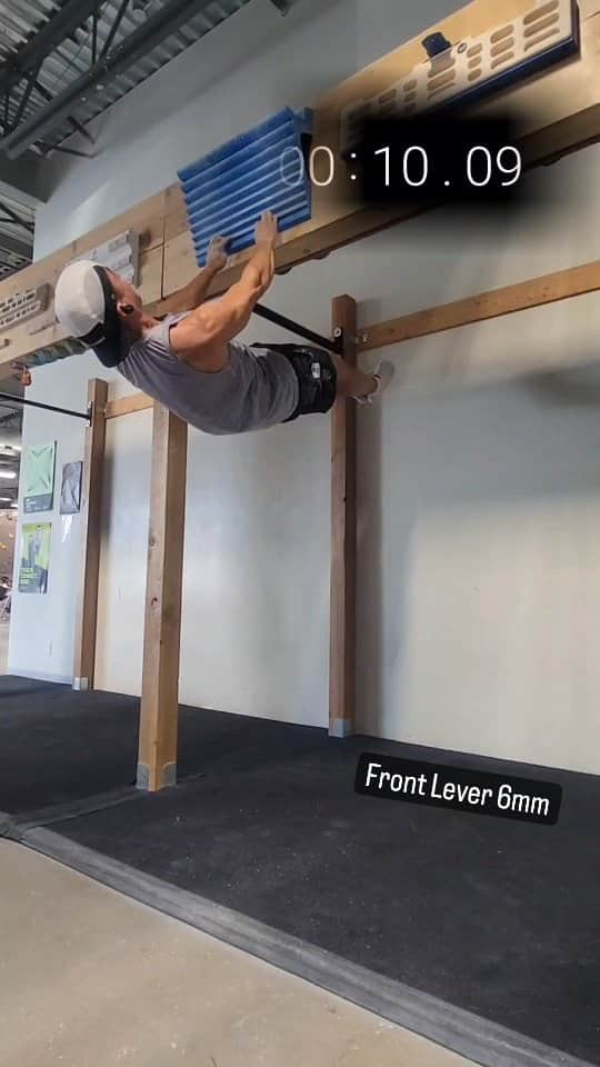 シーン・マコールのインスタグラム：「Lots of comments from the 6mm front lever so might as well immortalize it 🦾 ⠀⠀⠀⠀⠀⠀⠀⠀⠀ I've been back in Vancouver training the best I can, focusing on strength and basics heading into September. Hadn't done levers or 6mm hangs in a while and felt bold 🤪 ⠀⠀⠀⠀⠀⠀⠀⠀⠀ Could maybe hold a few seconds longer but the risk of dry firing increases so quickly at the end 😬 ⠀⠀⠀⠀⠀⠀⠀⠀⠀  ⠀⠀⠀⠀⠀⠀⠀⠀⠀ ⠀⠀⠀⠀⠀⠀⠀⠀⠀ ⠀⠀⠀⠀⠀⠀⠀⠀⠀ ⠀⠀⠀⠀⠀⠀⠀⠀⠀ ⠀⠀⠀⠀⠀⠀⠀⠀⠀ ⠀⠀⠀⠀⠀⠀⠀⠀⠀ ⠀⠀⠀⠀⠀⠀⠀⠀⠀ @scarpana | @boilerroomclimbing | @mec | @flashedclimbing | @team_edelrid  #climbing #train #canada #athlete #sports #power #fitness #work #workhard #workout #strength #ninja #gym #fun #climbing_photos_of_instagram #business #challenge #frontlever #gym #gymnastics」