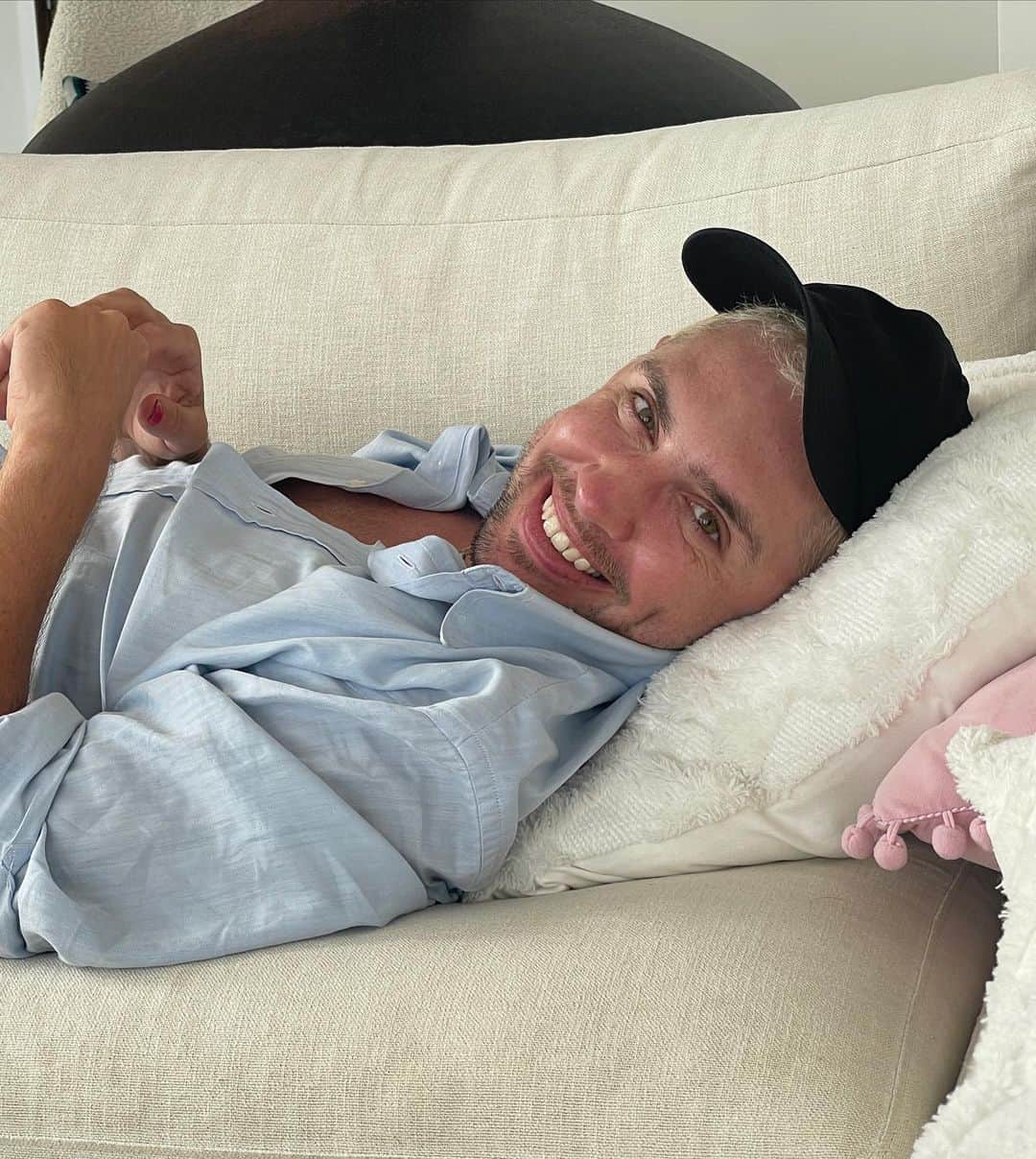 サラ・ラミレスのインスタグラム：「Thanking you for making my 47th year a wild ride I won’t soon forget with a photo dump that’s mostly pics and videos of my dog Mio.  PART 15」