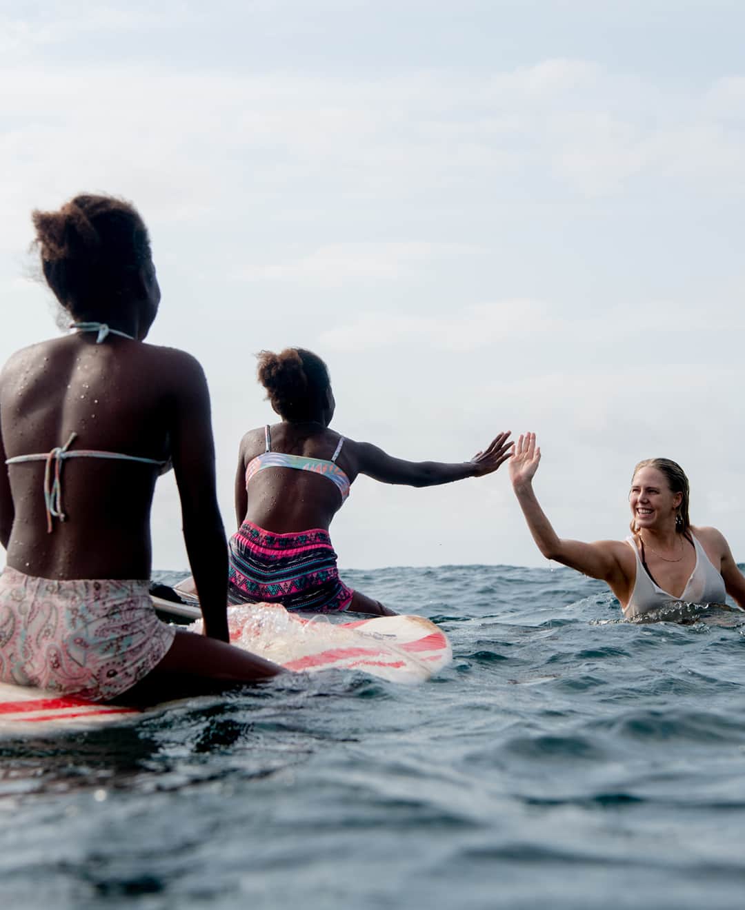 BILLABONG WOMENSさんのインスタグラム写真 - (BILLABONG WOMENSInstagram)「São Tomé is a place that surprises you. Sometimes, it challenges you. Mostly though, it charms you. The friendly faces that appeared to cheer on every playful surf, the meals we shared and the homes we were welcomed into—each of these moments added to the joy of experiencing firsthand, a blossoming surf community and culture. @lauraenever #KnowTheFeeling」8月31日 2時00分 - billabongwomens