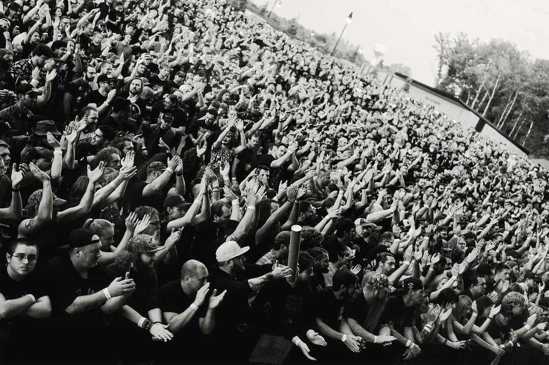 マストドンさんのインスタグラム写真 - (マストドンInstagram)「Incredible past few shows on The Mega-Monsters Tour! We love meeting and rocking with you guys every night!  Kansas City tonight 🤘🏽  📸 @shotbyhvnter   #mastodon #mastodonrocks #livemusic #themegamonsterstour #gojira #lornashore」8月31日 2時14分 - mastodonrocks