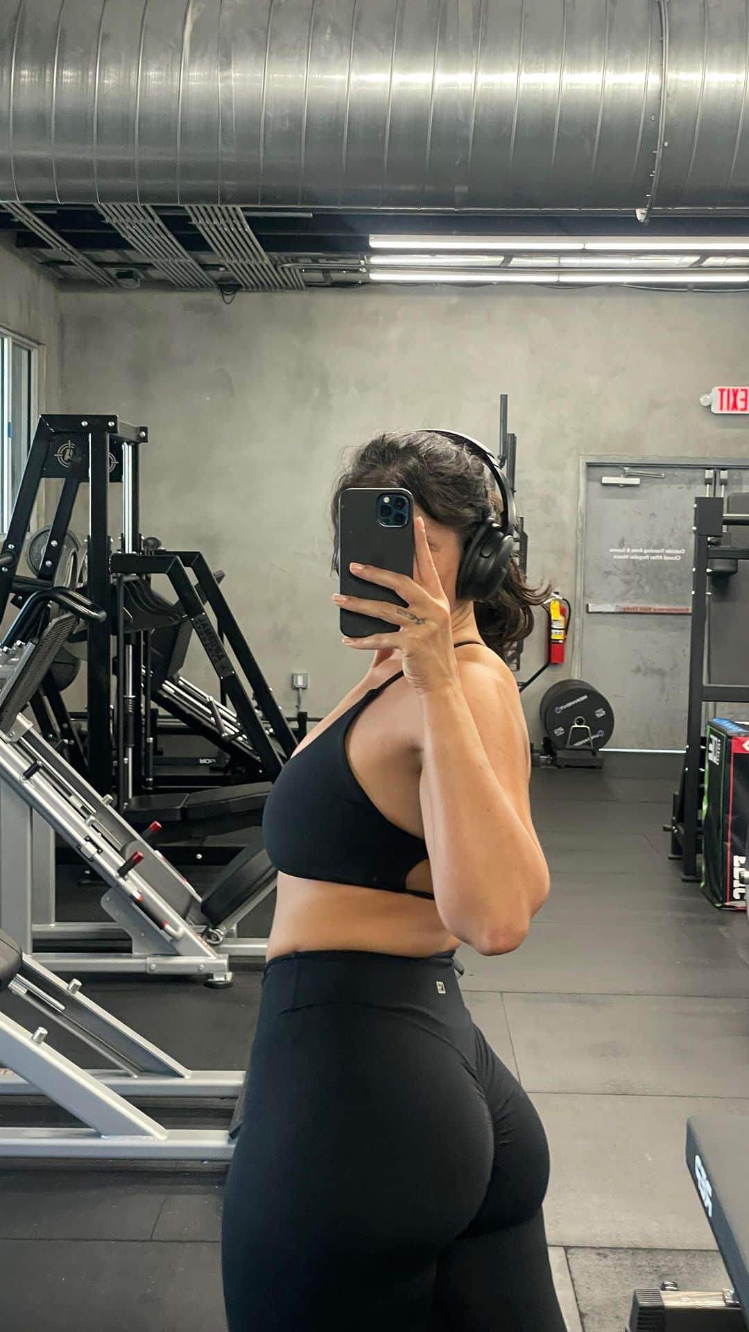 La'Tecia Thomasのインスタグラム：「Big back buildin 🧱😏」