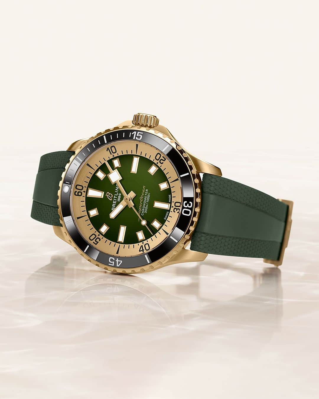 ブライトリングのインスタグラム：「Dive into adventure with the Superocean 42, where deep green meets timeless bronze. ⠀ ⠀ ⠀ ⠀ ⠀ ⠀ ⠀ #breitling #squadonamission #superocean #automatic #divingwatch #surfing #greendial」