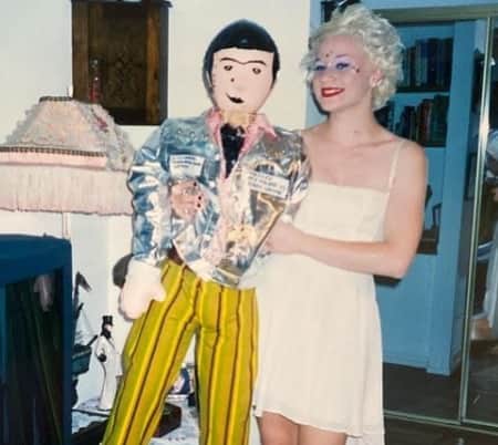 のインスタグラム：「Yes, i bleached my hair & eyebrows and took a blow up doll to my Senior prom. Yes, i stuffed his pants with a pair of socks. Yes, i am an icon. 💋」