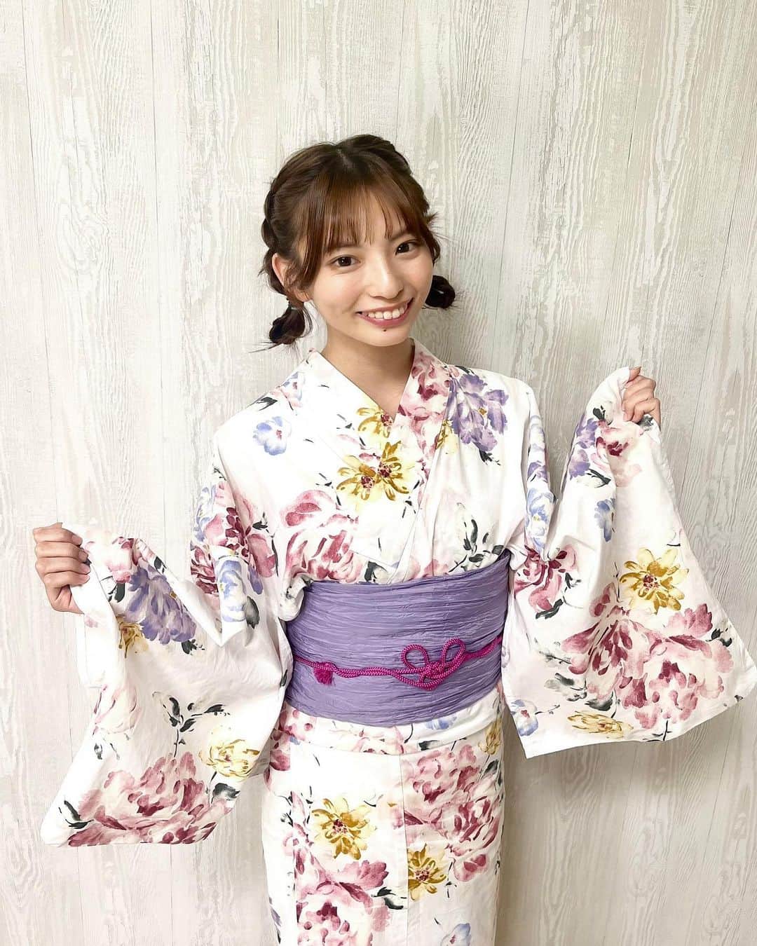 東条澪のインスタグラム：「浴衣着せてもらったの👘  かわいくてお気に入りだった🫶  #れんれんと香恋ちゃんのlive配信 #youtube #浴衣 #浴衣ヘア #浴衣女子 #japan」