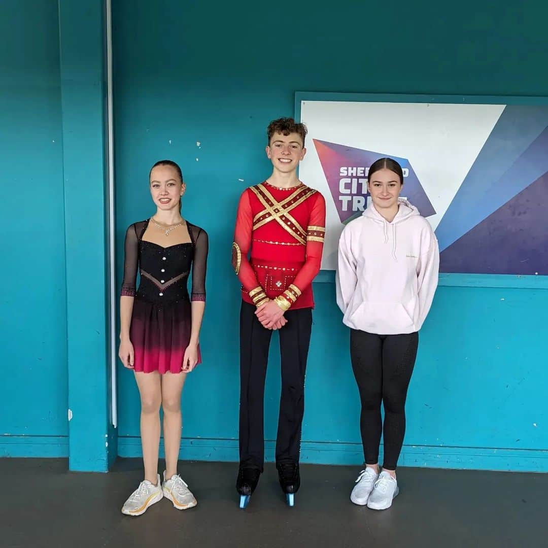 Phil Harrisのインスタグラム：「And the season is underway!! 💪🏼✨⛸️ Well done everyone!! Let's keep up the good work!! . @britishiceskating #bisqualifier23 #iceskating #figureskating #proud #coach #hardwork #success #competition」