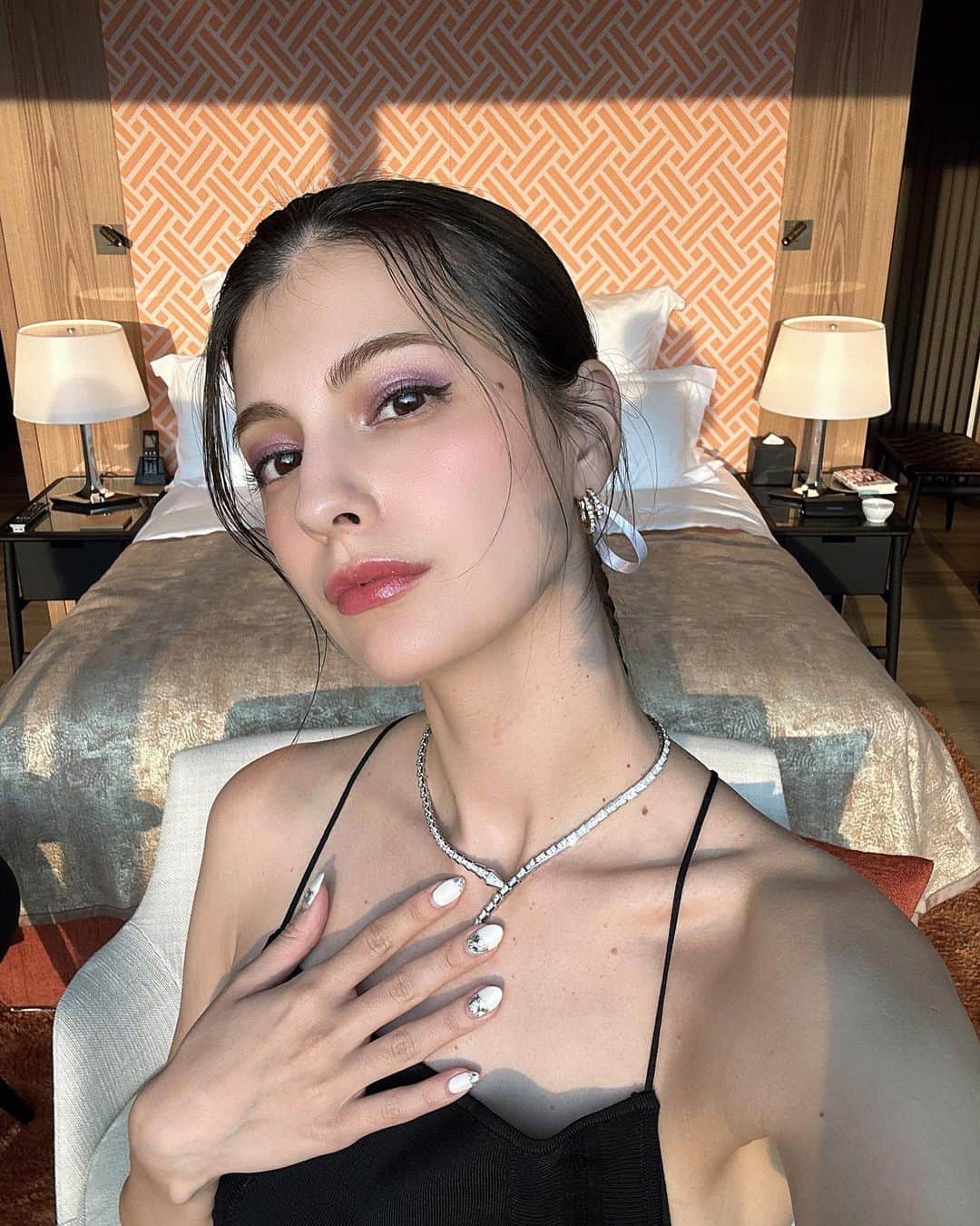 マギーのインスタグラム：「Coming soon… 💎💜」