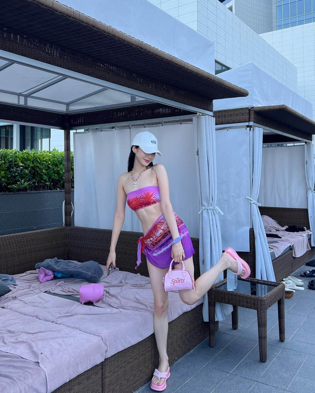 ギョンリ さんのインスタグラム写真 - (ギョンリ Instagram)「여름 다 가기전에 어푸어푸 👙🏊🏻‍♀️🐚🫧」8月30日 17時51分 - gyeongree