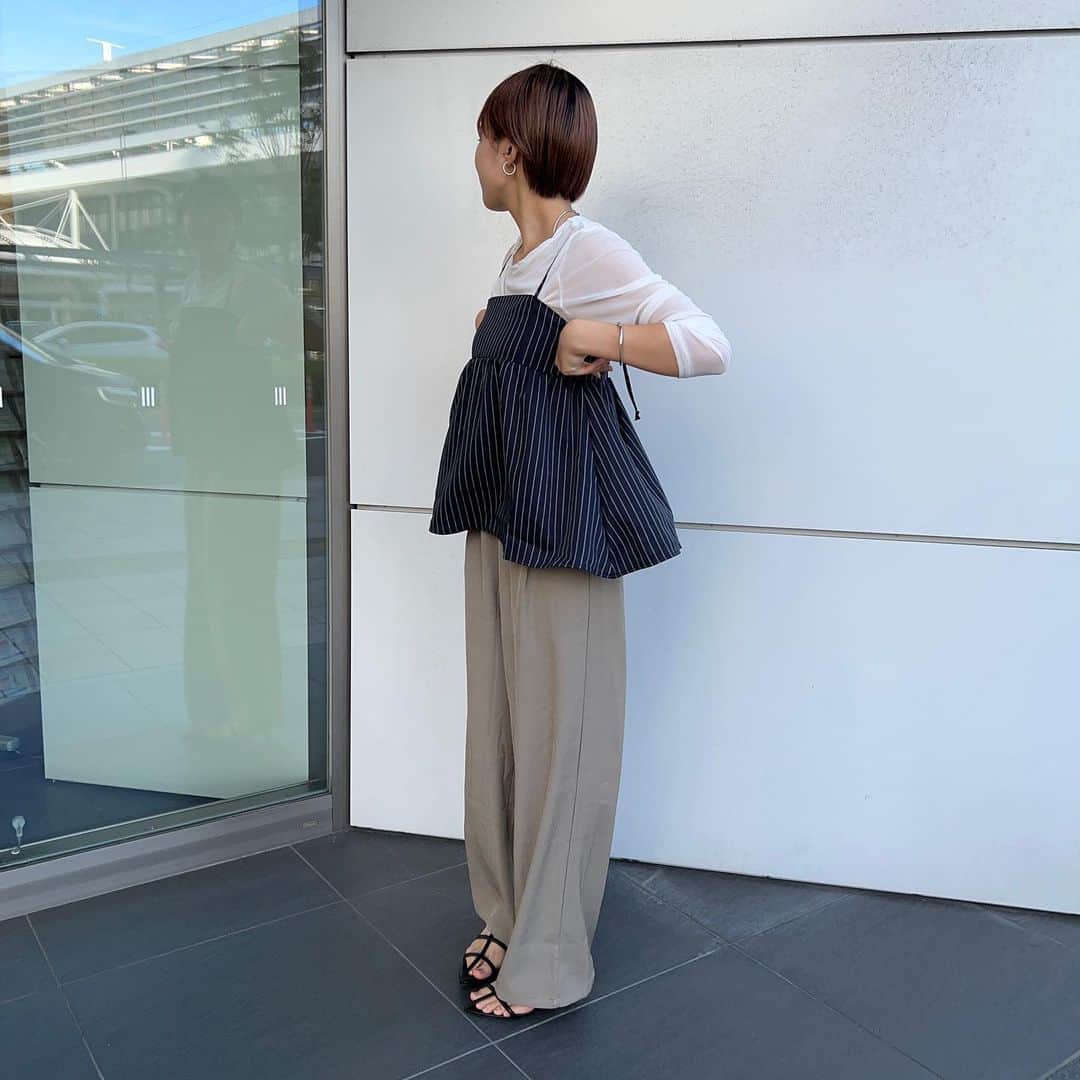 神戸レタス三宮店のインスタグラム：「. コンパクトにふわっと広がるキャミトップス😳✨ ハンサムなストライプ柄で甘すぎない大人カジュアルなコーデに🩶 チェック柄も有るのでスタイルに合わせて選んで頂けます😌◎  🏷️C6895 ¥2,390(taxin)  ▶︎▶︎▶︎STAFF ゆうりん 164cm(姫路店)  #kobelettuce #神戸レタス #神戸レタスコーデ #レタジョ #プチプラ #プチプラコーデ #秋服 #秋服コーデ #きれいめカジュアル #ファッション #fashion #ootd #姫路 #aeonmall_toyokawa_topic」