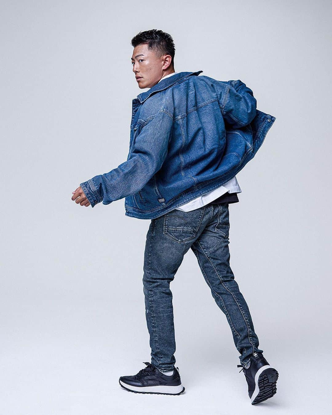 のインスタグラム：「「Kairori 3D Slim Jeans」は、異なるカラーと素材の3型展開です。特に伸縮性を強化した「Premium Kairori 3D Slim Jeans」は、上質な日本製の生地を使用しています。あなたのスタイルにあったお気に入りの1本を見つけてみて。  #GStarRAW #GStarRAWjapan #サステナブル #sustainable #denim #デニム #立体裁断」
