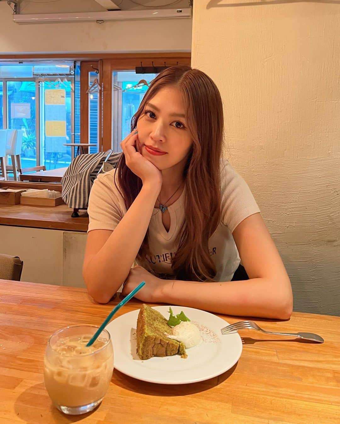 吉岡久美子のインスタグラム：「、 空き時間にしよりとカフェ☕️  9月はワンマンライブあるので 全力で挑みますよー！🔥🔥🔥  絶対来てください！！  つぼみ大革命ワンマンライブ 〜ENJOOOOOOOOOY！〜  日時：9/23(土)17:00 会場：SHIBUYA PLEASURE PLEASURE  出演：つぼみ大革命 料金：全席指定4,000円 ※配信はございません 、 、 、 #つぼみ大革命 #つぼみ #吉本 #よしもと #アイドル #idol #大阪 #東京 #神戸 #ライブ #instagood #いいね #フォローミー #カフェ #カフェ巡り #カフェ好きな人と繋がりたい #カフェスタグラム #カフェ巡り好きな人と繋がりたい #カフェラテ #カフェ部 #カフェ活 #カフェ女子 #ケーキ #スイーツ」