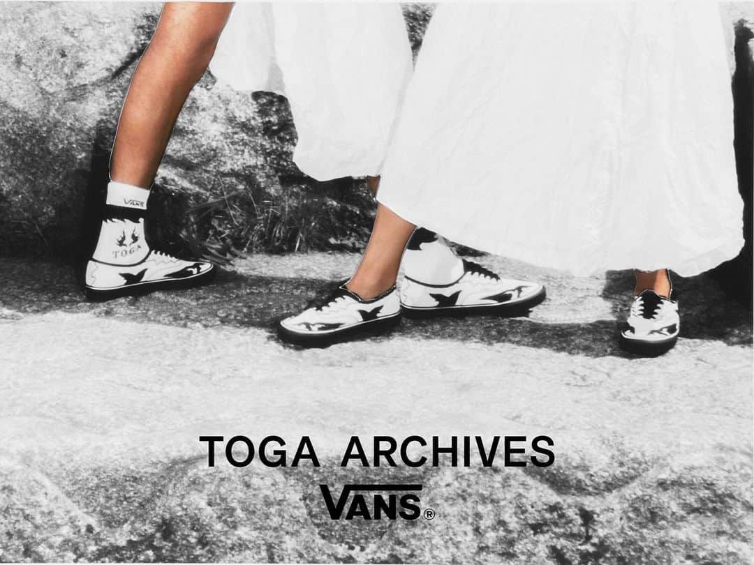 TOGAのインスタグラム：「9月1日(金)11:00AMより TOGA × VANSを発売致します。  TOGA × VANS collaboration will launch on Friday 1st of September 11:00AM JST.  【AUTHENTIC VANS × TOGA】*SOCKS included color: off white size: TOGA STORES 22cm~29cm (unisex) BEAMS 23cm~29cm (half sizes incl.) price: 27,500 yen (25,000 before-tax)  【SWEAT SHIRTS VANS × TOGA】 color: black size: S, M, L, XL price: 16,500 yen (15,000 before-tax)  【STORES】 TOGA HARAJUKU TOGA SHIBUYA PARCO TOGA OSAKA TOGA HANKYU UMEDA *10:00AM 抽選入場※抽選終了/raffle entry closed TOGA KANAZAWA TOGA ONLINE STORE  BEAMS WOMEN HARAJUKU BEAMS ONLINE STORE VANS HARAJUKU  @vansjapan @beams_women_harajuku  @togaarchives_online  https://store.toga.jp/  Photo by: @adrian_samson   #vansjapan #vansauthentic #togaarchives」