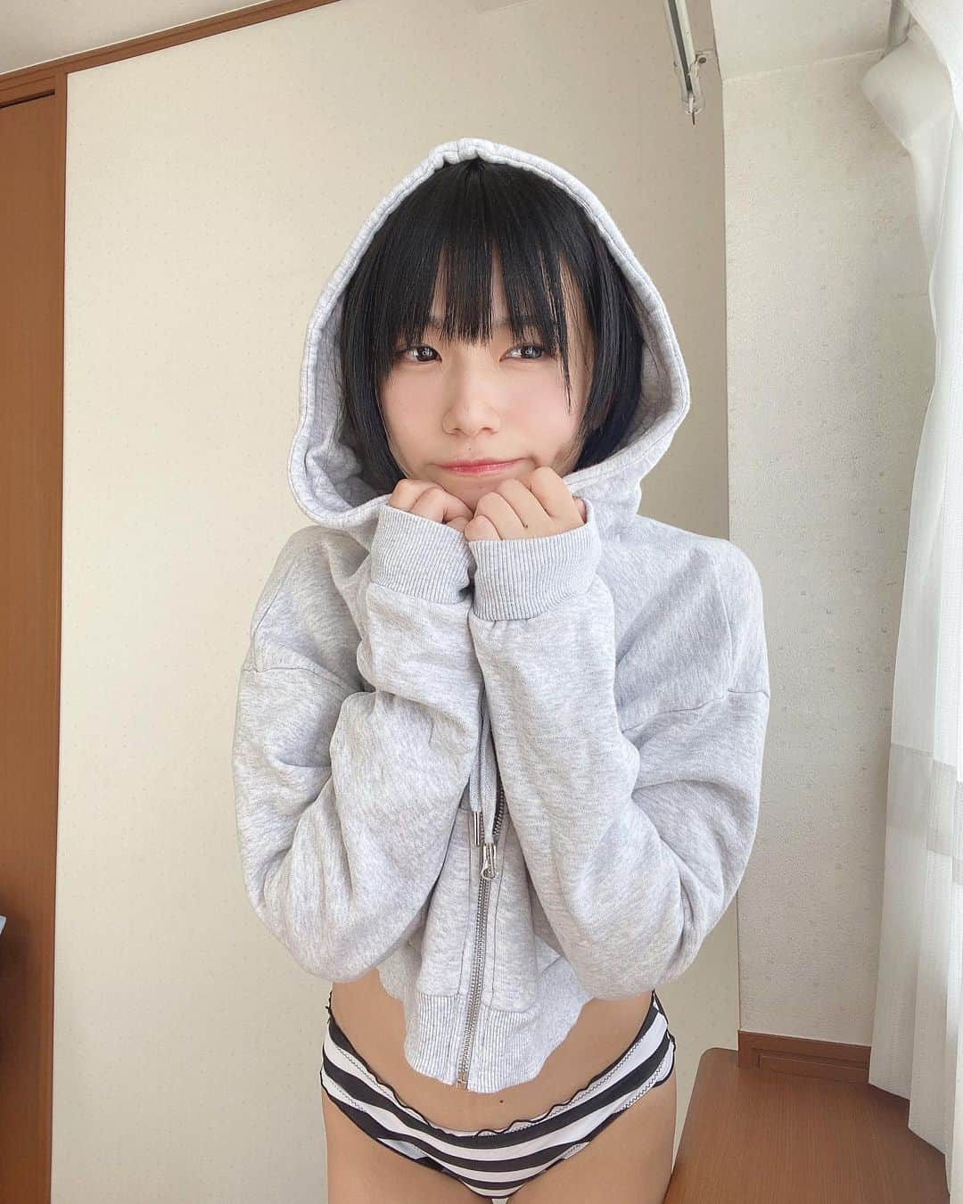 村上りいなさんのインスタグラム写真 - (村上りいなInstagram)「Hoodie🎵⭐️  #instagood #photooftheday #selfie #グラビア #japanesegirl」8月30日 18時11分 - riina_murakami