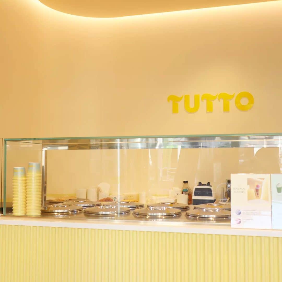 Eri Satoさんのインスタグラム写真 - (Eri SatoInstagram)「【🍦TUTTO🍦】 · まだ暑いけど 夏が終わる前に載せとく🍦 美味しかったアイス屋さん🥰 @tutto_vegangelato 隣のタルト屋さんも可愛かったんだよね 洋菓子苦手だけど ヴィーガンなら食べられるかな？💓 · · 【TUTTO】 東京都江東区常盤1-3-7  ラフィーヴィル清澄白河EAST2  ⏲10:00～18:00 月曜定休 · 今夜の月すごいね！ スーパーブルームーンだって🌕 · · #TUTTO #ヴィーガン#ヴィーガンスイーツ #ジェラート#清澄白河カフェ#清澄白河#ベラート#クレープ#江東区カフェ#さとえりCAFE」8月30日 18時13分 - satoeri626