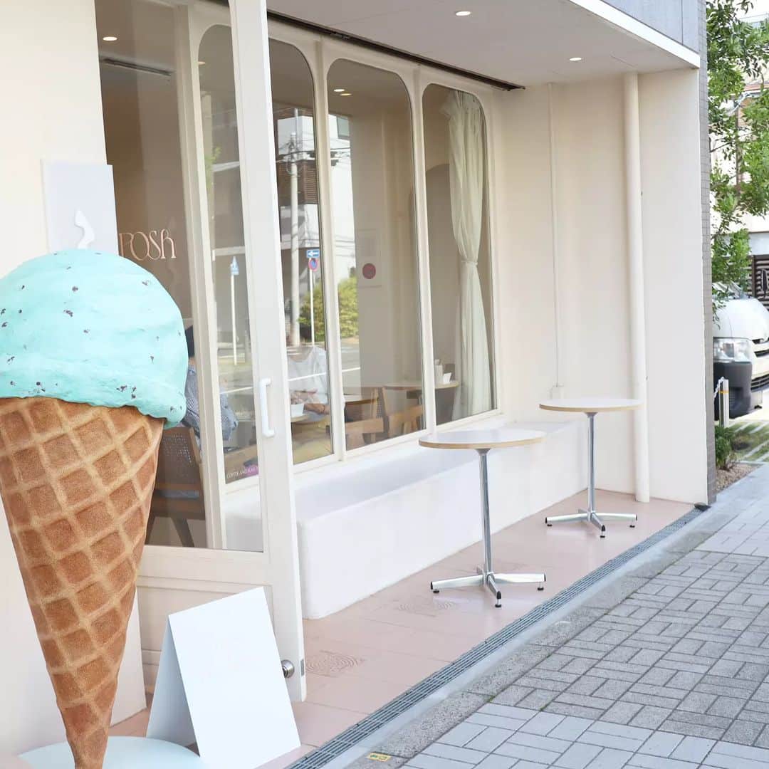 Eri Satoさんのインスタグラム写真 - (Eri SatoInstagram)「【🍦TUTTO🍦】 · まだ暑いけど 夏が終わる前に載せとく🍦 美味しかったアイス屋さん🥰 @tutto_vegangelato 隣のタルト屋さんも可愛かったんだよね 洋菓子苦手だけど ヴィーガンなら食べられるかな？💓 · · 【TUTTO】 東京都江東区常盤1-3-7  ラフィーヴィル清澄白河EAST2  ⏲10:00～18:00 月曜定休 · 今夜の月すごいね！ スーパーブルームーンだって🌕 · · #TUTTO #ヴィーガン#ヴィーガンスイーツ #ジェラート#清澄白河カフェ#清澄白河#ベラート#クレープ#江東区カフェ#さとえりCAFE」8月30日 18時13分 - satoeri626