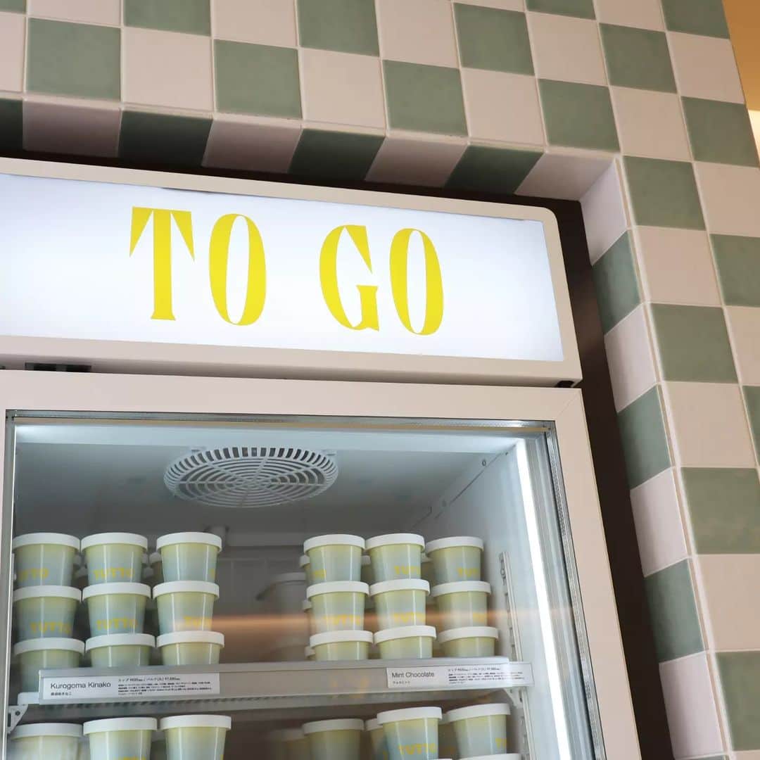 Eri Satoさんのインスタグラム写真 - (Eri SatoInstagram)「【🍦TUTTO🍦】 · まだ暑いけど 夏が終わる前に載せとく🍦 美味しかったアイス屋さん🥰 @tutto_vegangelato 隣のタルト屋さんも可愛かったんだよね 洋菓子苦手だけど ヴィーガンなら食べられるかな？💓 · · 【TUTTO】 東京都江東区常盤1-3-7  ラフィーヴィル清澄白河EAST2  ⏲10:00～18:00 月曜定休 · 今夜の月すごいね！ スーパーブルームーンだって🌕 · · #TUTTO #ヴィーガン#ヴィーガンスイーツ #ジェラート#清澄白河カフェ#清澄白河#ベラート#クレープ#江東区カフェ#さとえりCAFE」8月30日 18時13分 - satoeri626